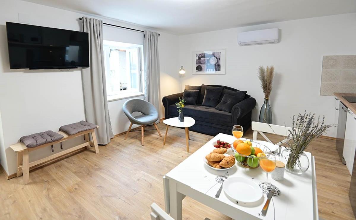 Apartment D & Studio L