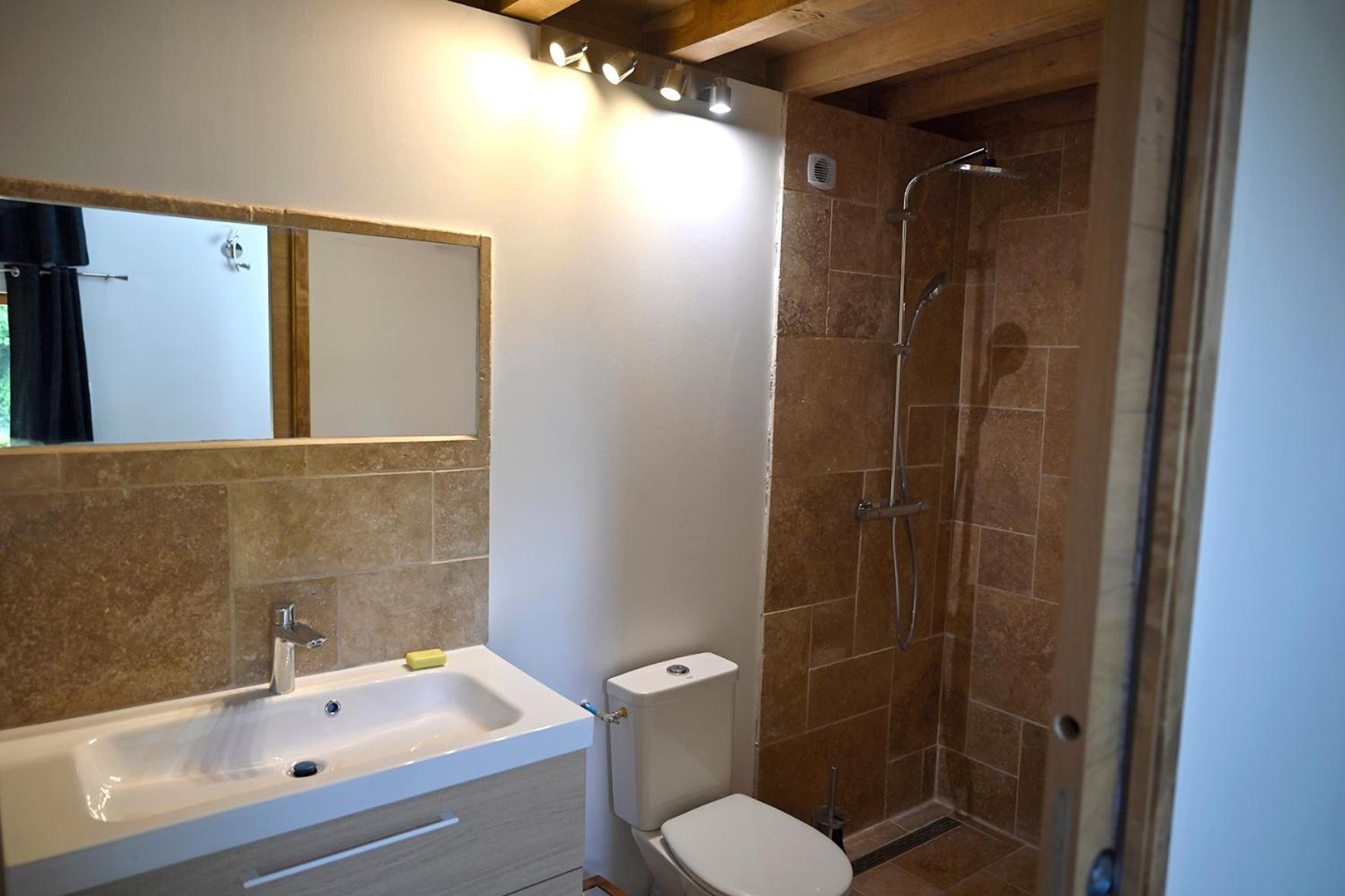 LES CHAMBRES AUX LOUPS view 4