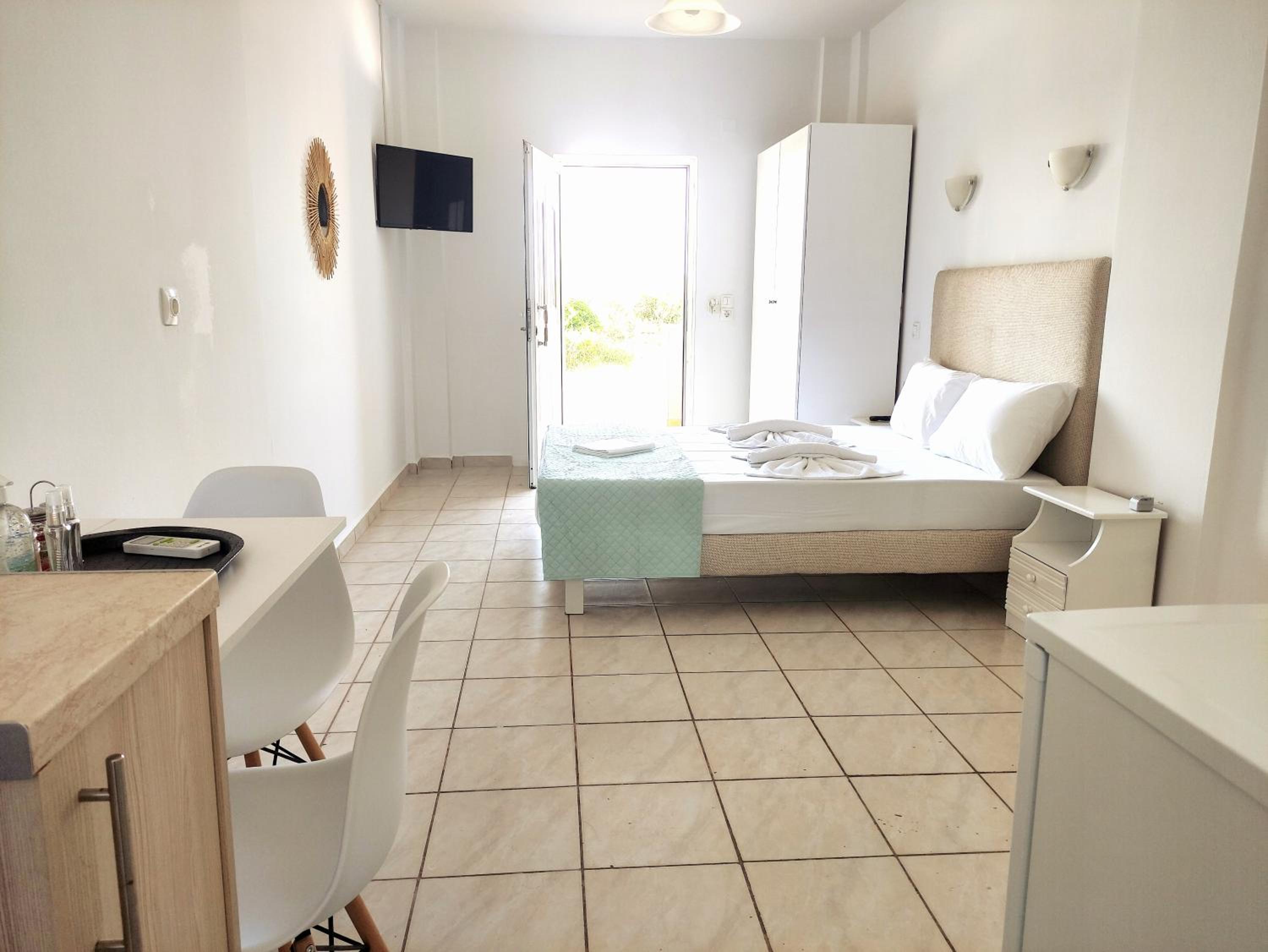 Hotel #1 Giorgos & Chara Apartments - Image 1