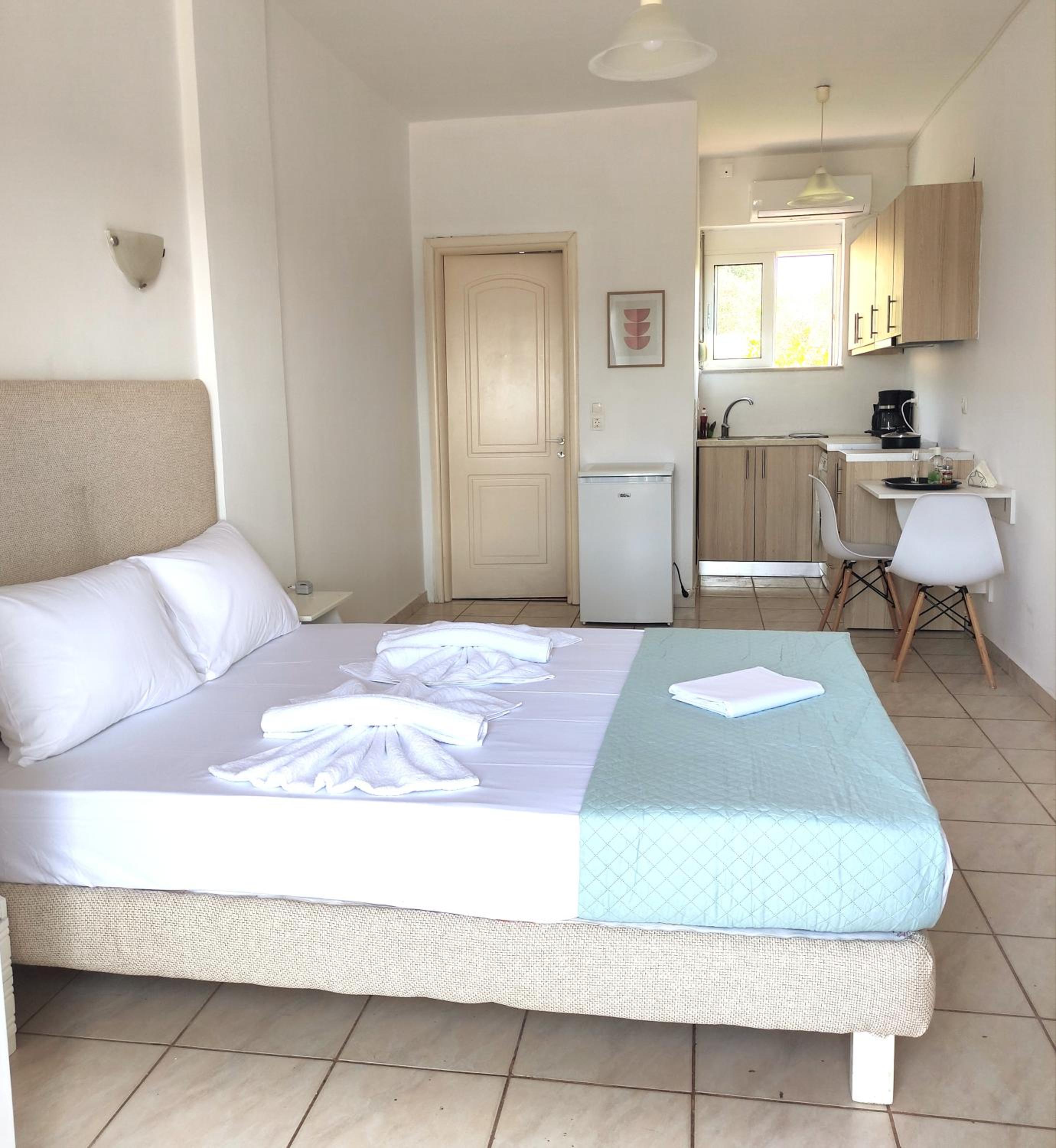 #1 Giorgos & Chara Apartments view 5