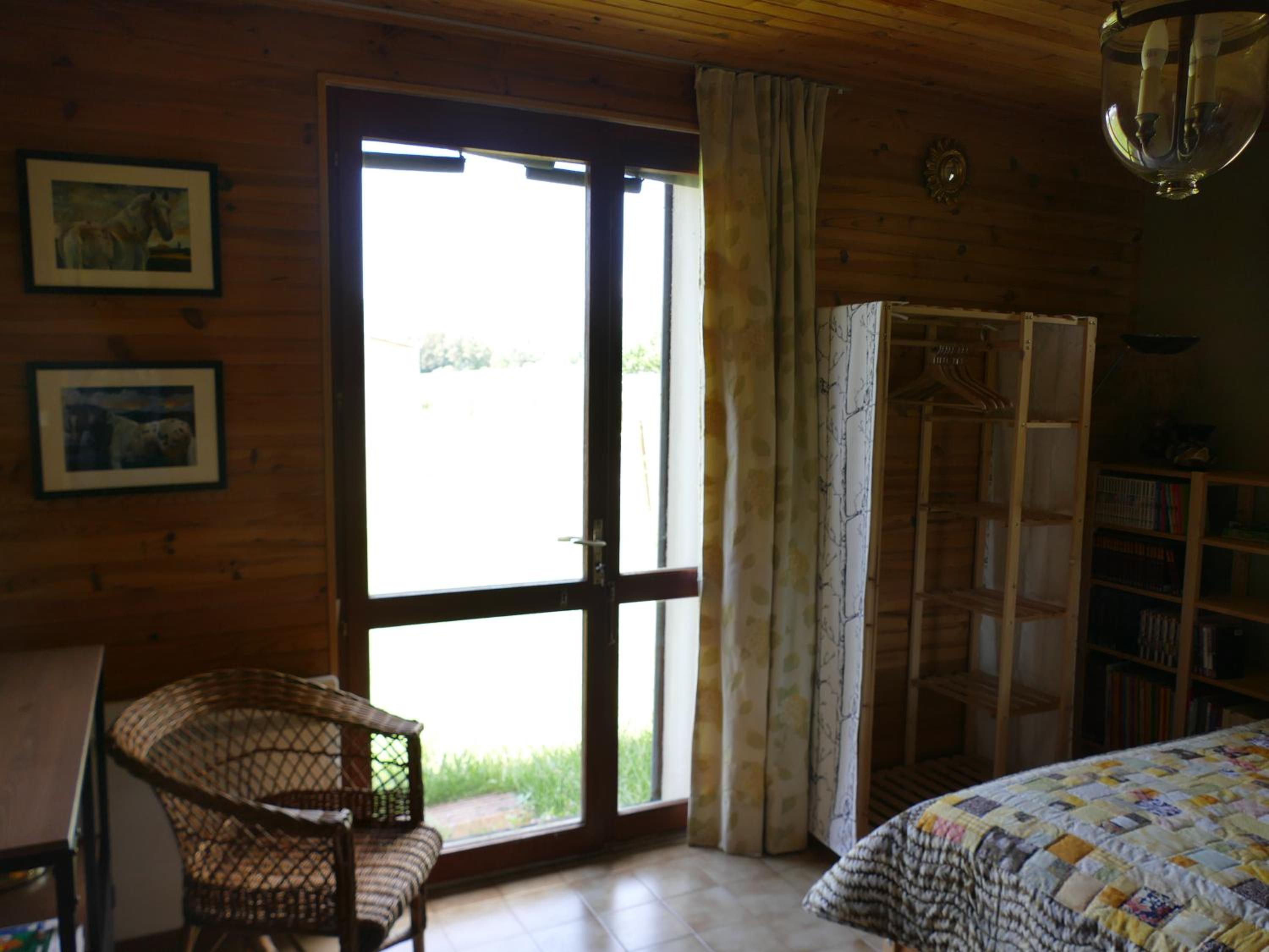 Chambre indépendante deux personnes au bord de la Blanche view 2