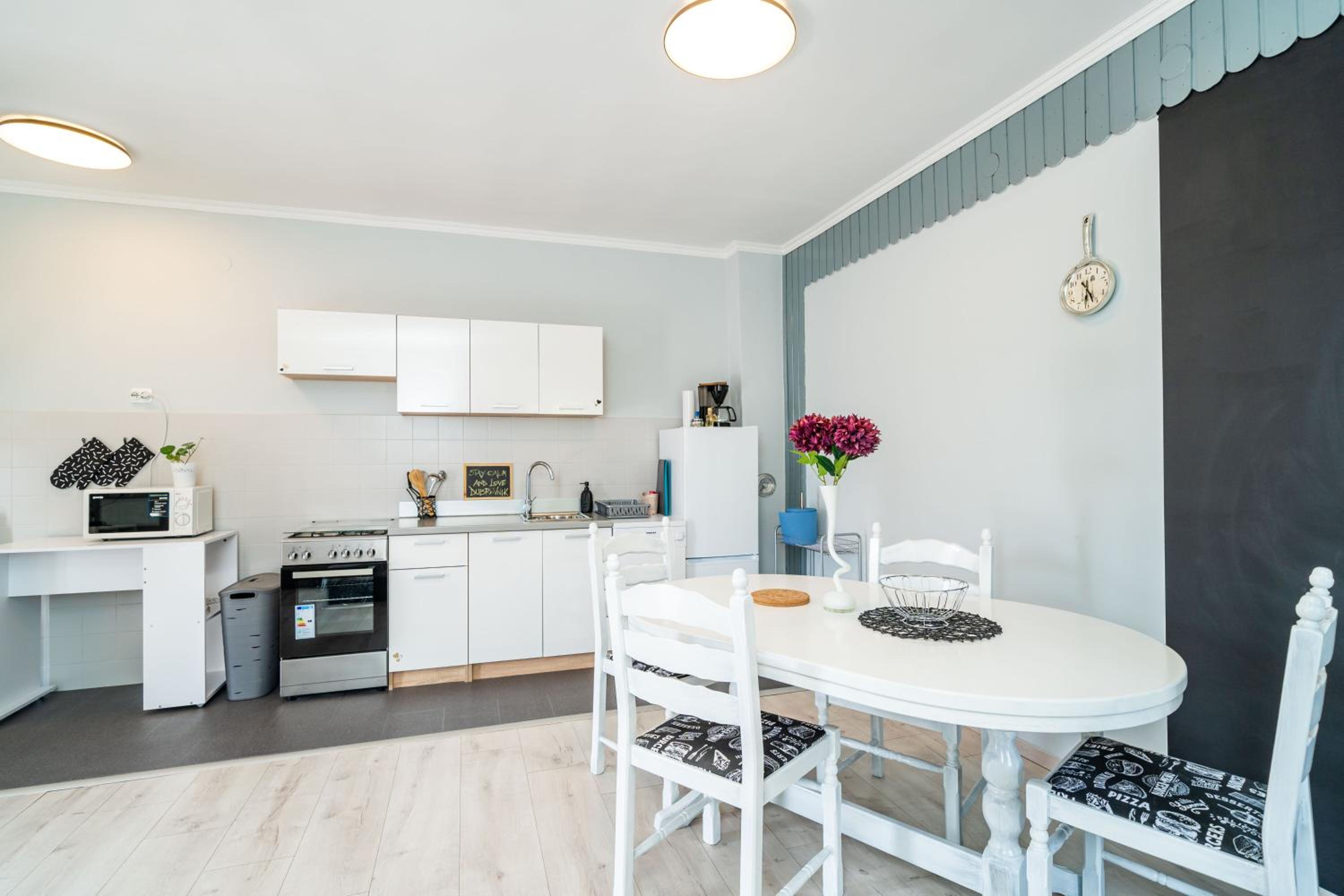 Nostromo Guesthouse with the Sea View