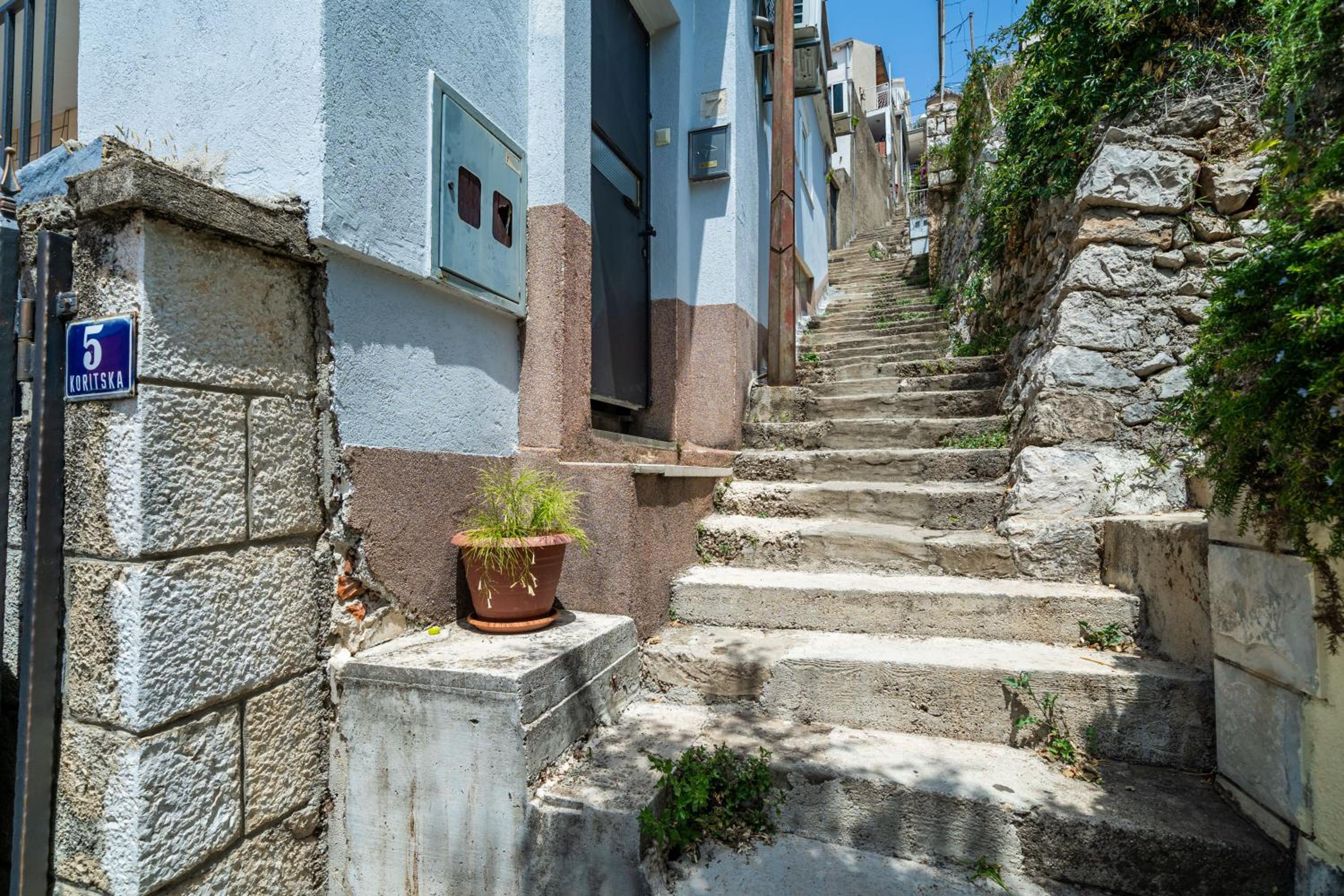 Nostromo Guesthouse with the Sea View