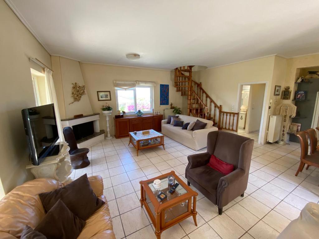 Villa Reina on the hill of Vouliagmeni photo 4