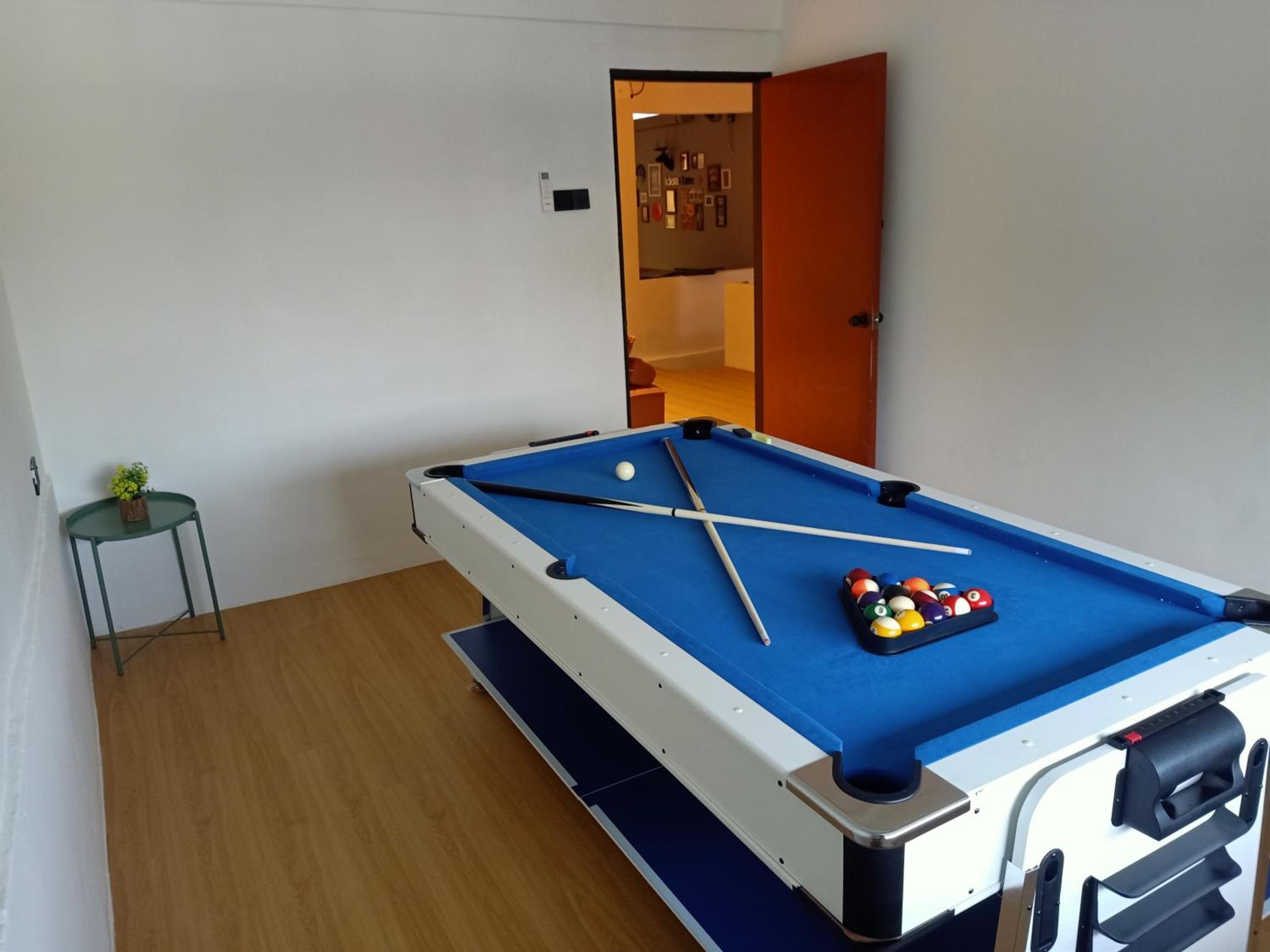 Cozy Homestay with Karaoke System & Pool Table