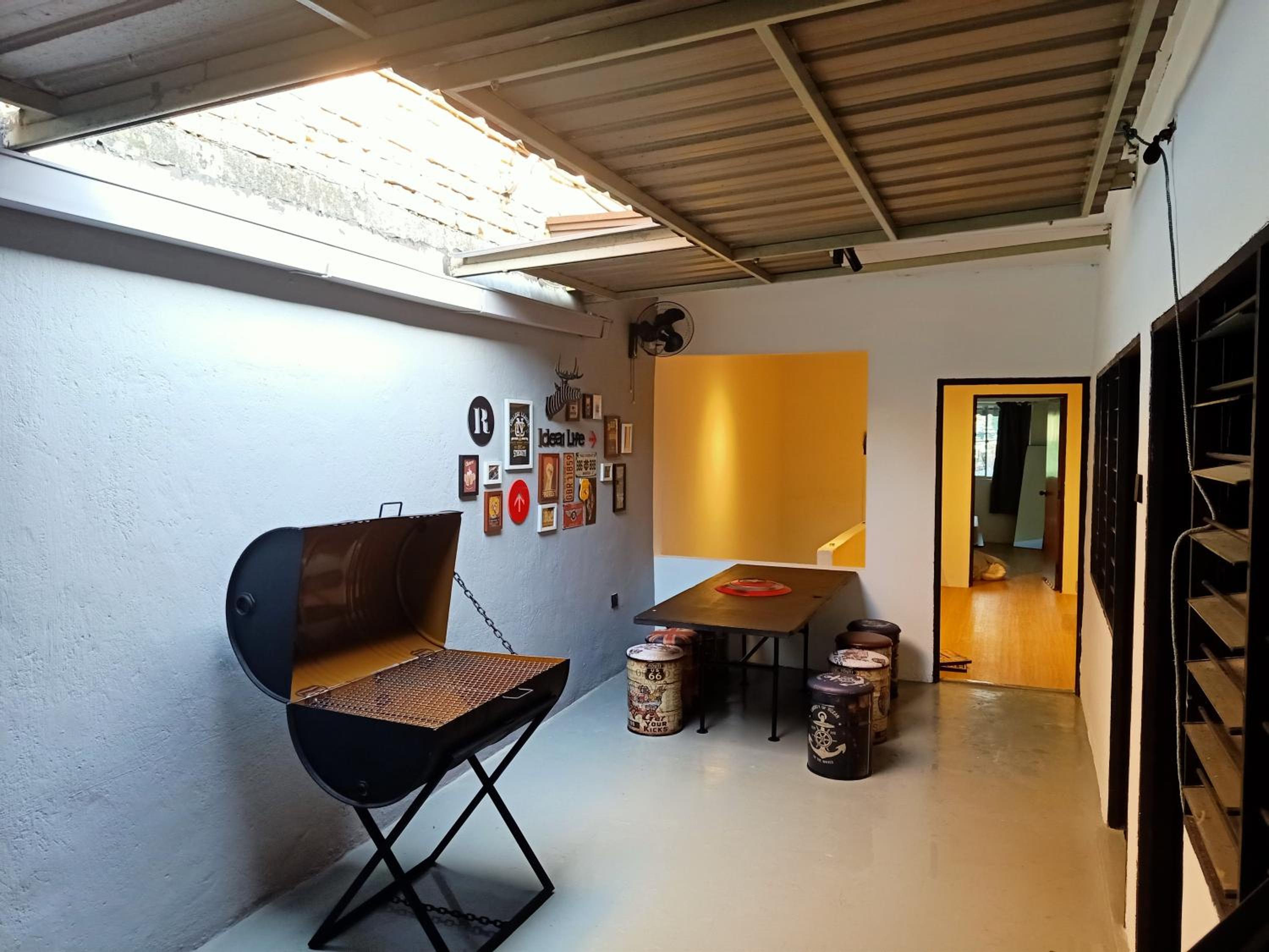 Cozy Homestay with Karaoke System & Pool Table