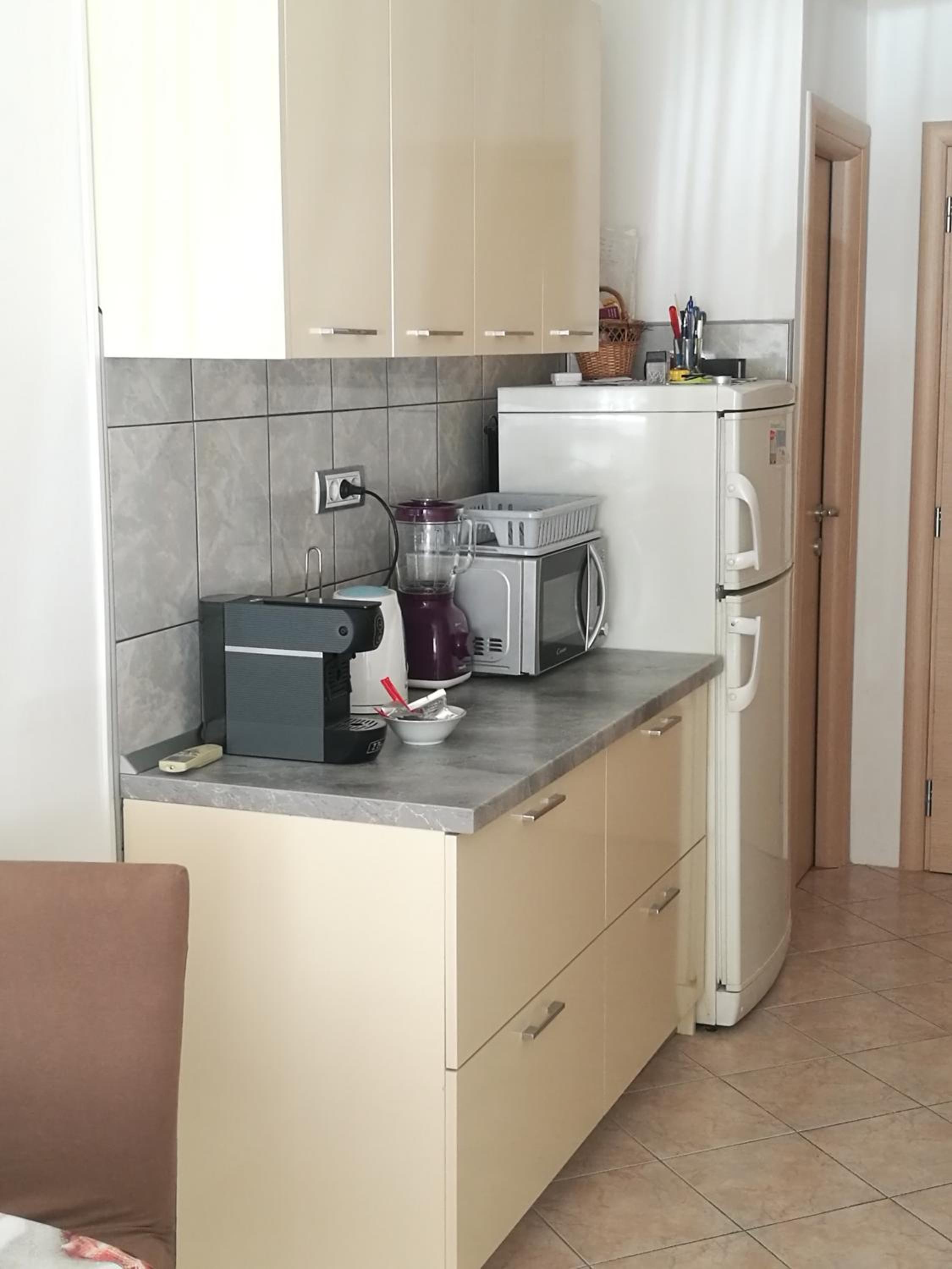 Nice and cozy two single bed room view 4