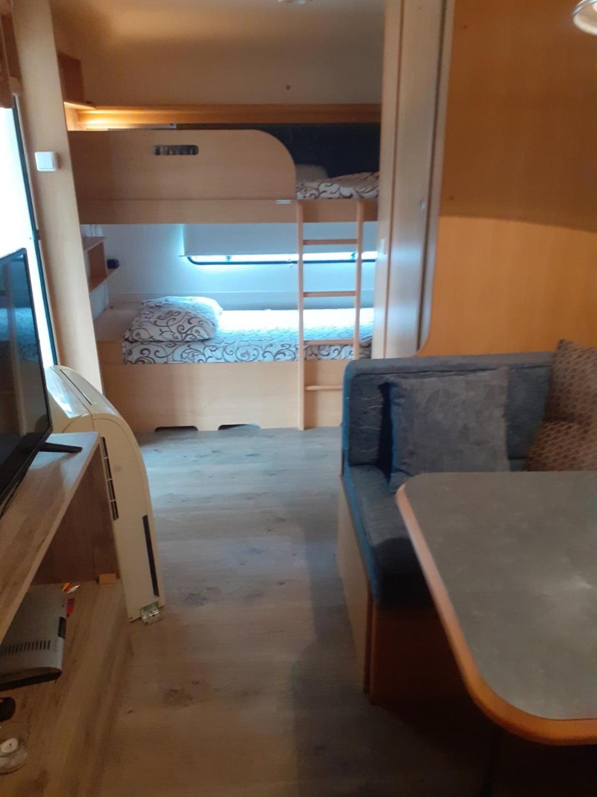 Camping Goldfish view 5