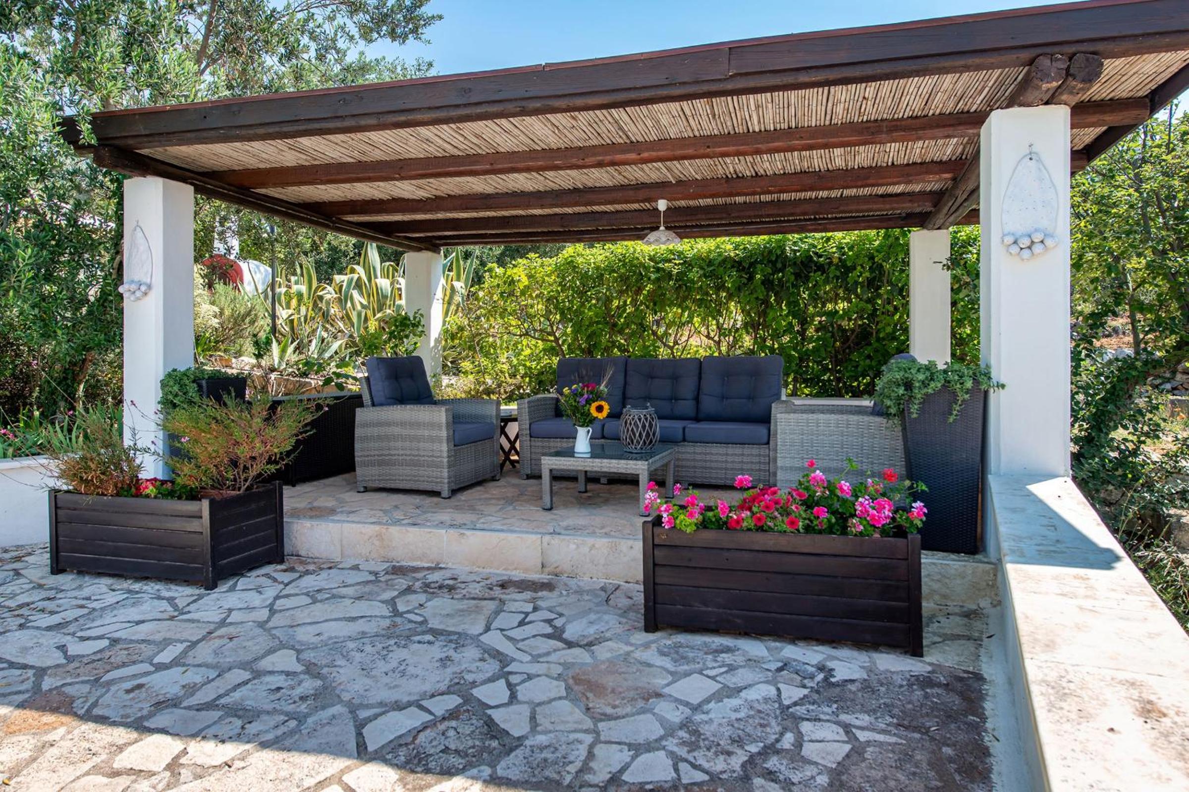 Trullo Nurillo with pool