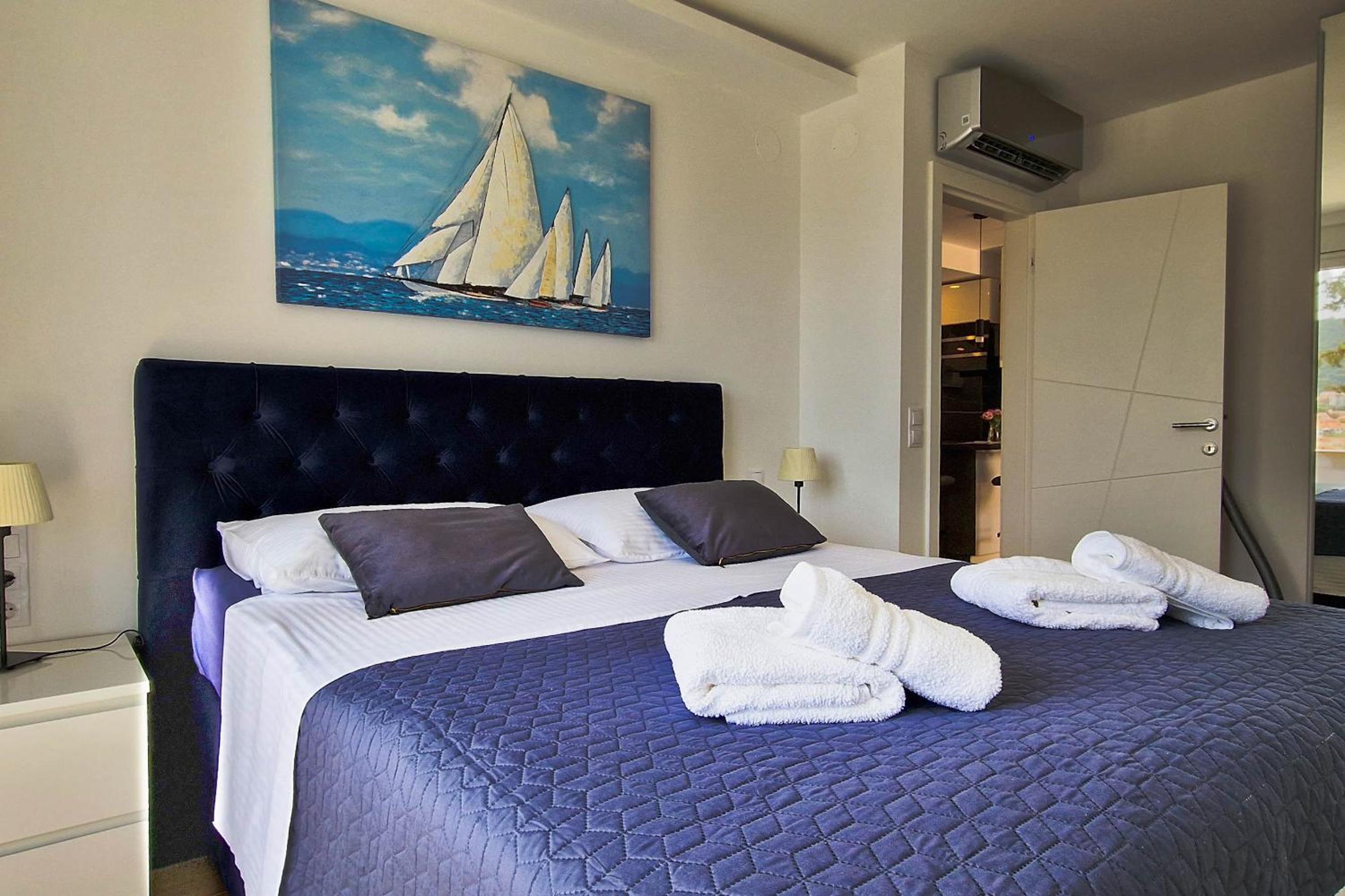 Aquamarine Deluxe Apartment