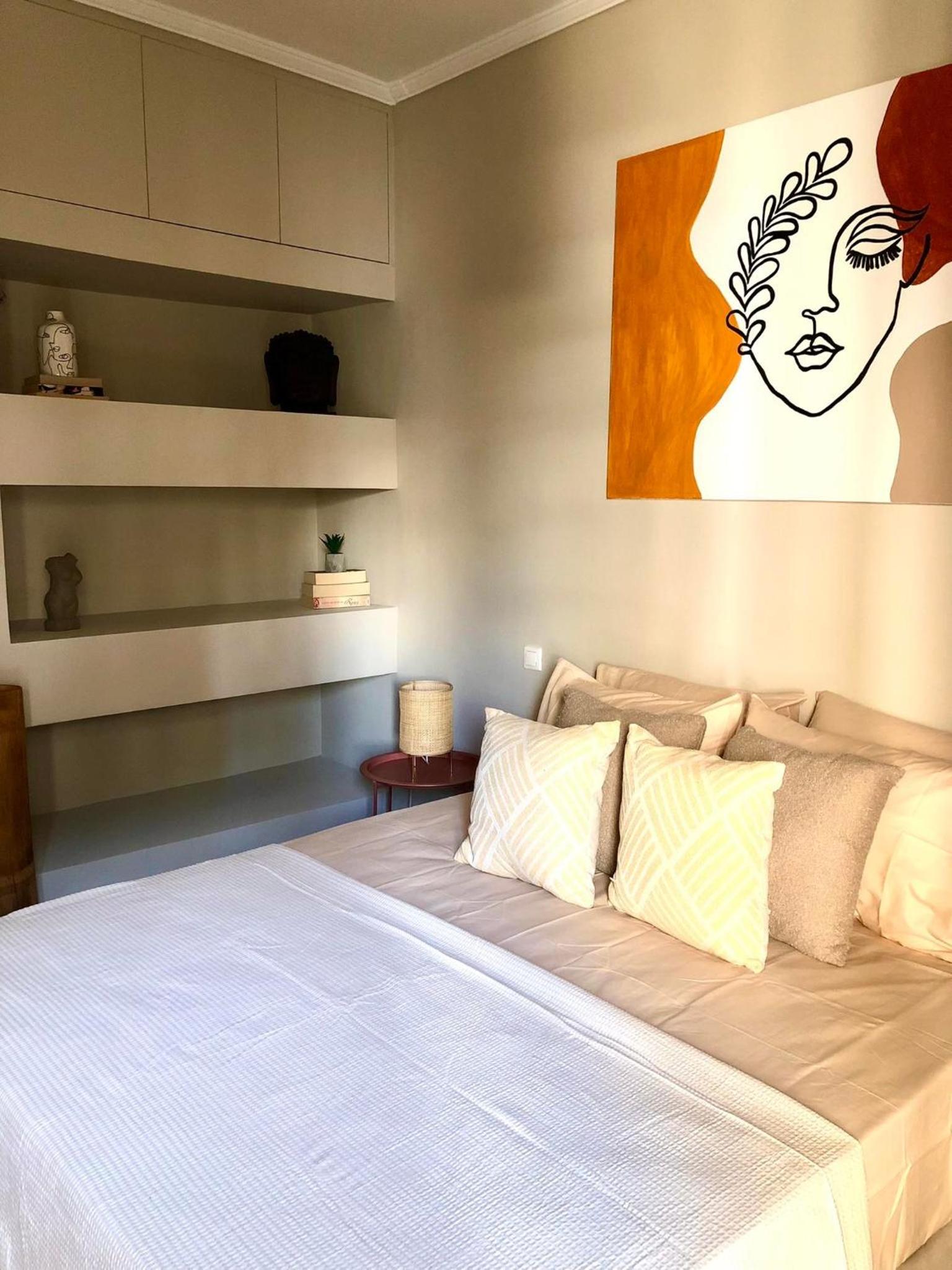 Bright Spacious Modern 3rd Floor City Oasis - Sleeps 5 photo 3