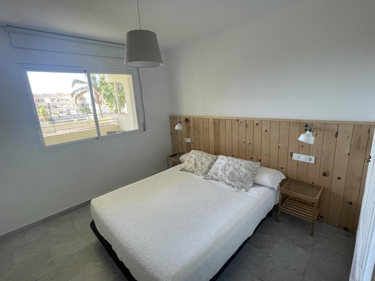 Apartamento en la Carihuela con Piscina y Parking, al lado de la Playa photo 2