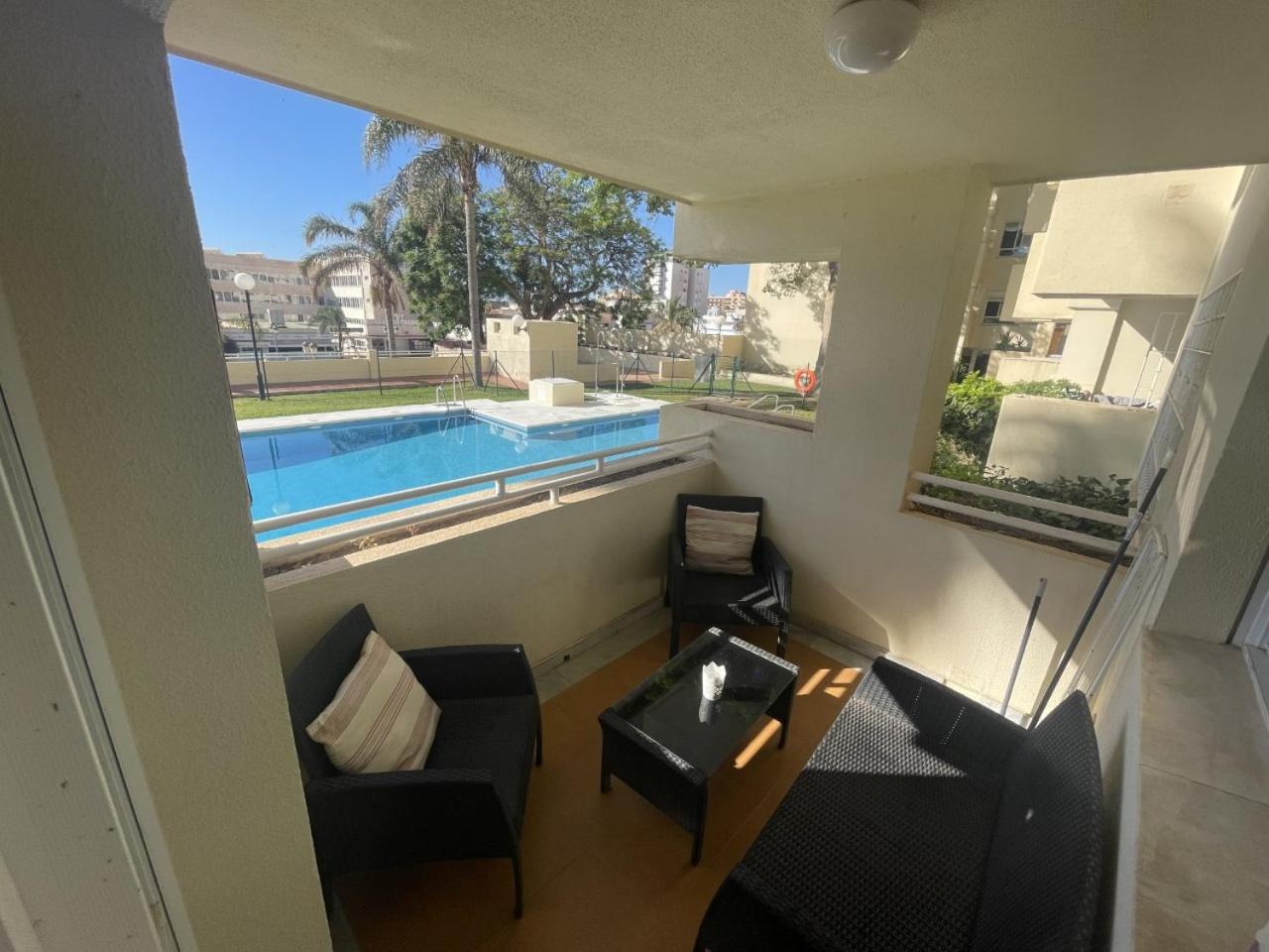 Apartamento en la Carihuela con Piscina y Parking, al lado de la Playa photo 4