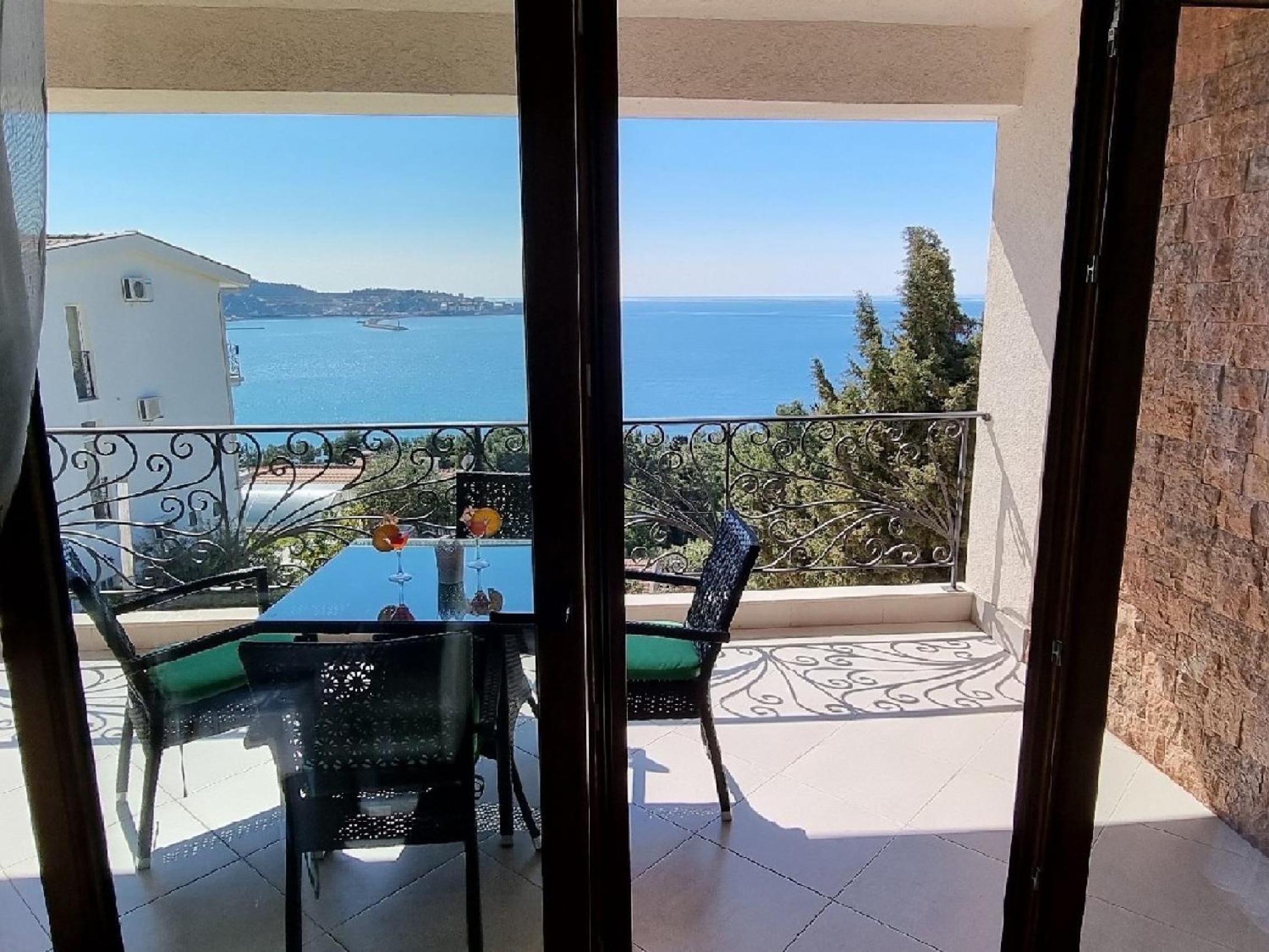 Villa Perla with Sea View