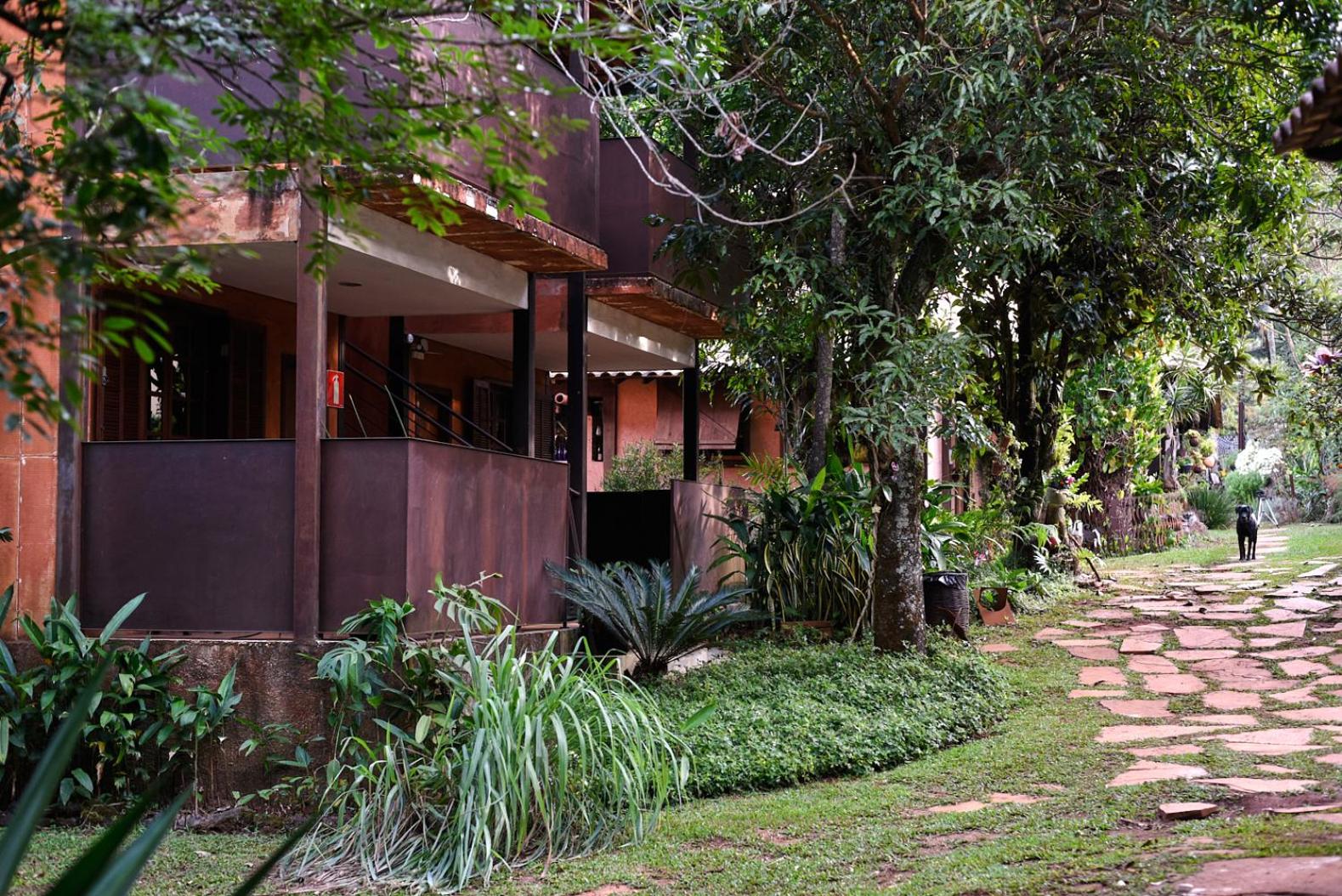 Tiô Isolda Artes & Hospedaria