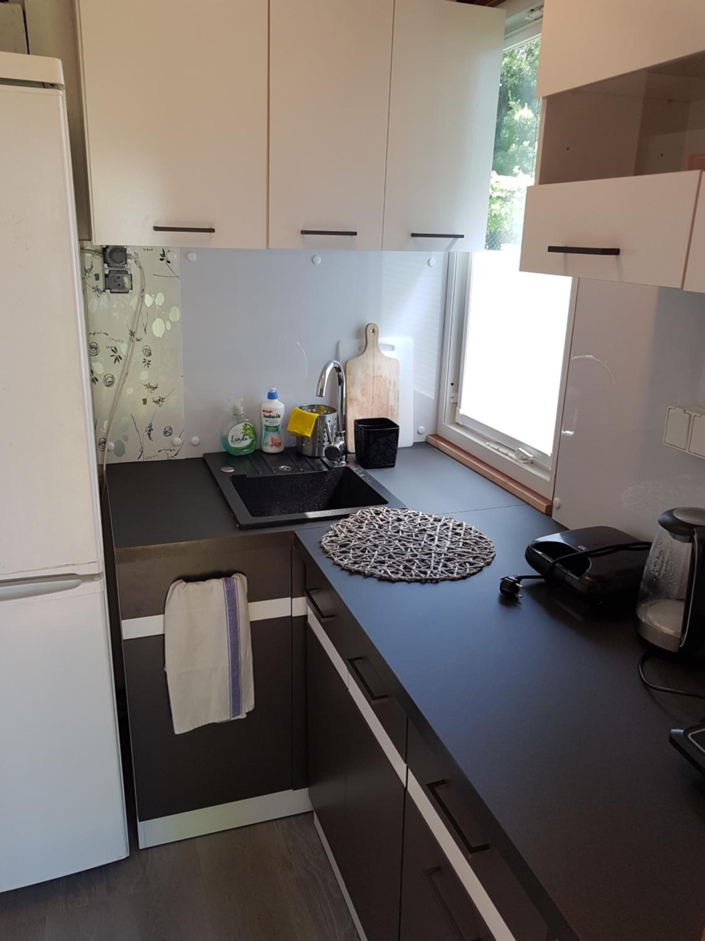 PlanB - przyczepa kempingowa we wsi Pluski nad samym brzegiem jeziora Pluszne view 3