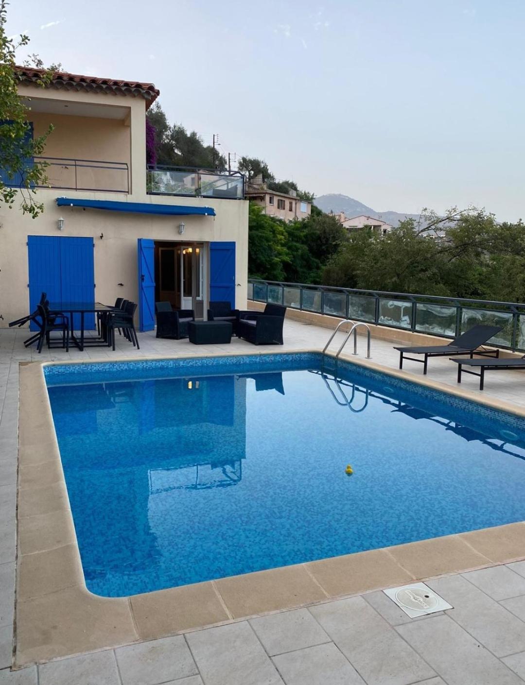 Spacieuse Villa Niçoise au calme avec piscine — photo 5