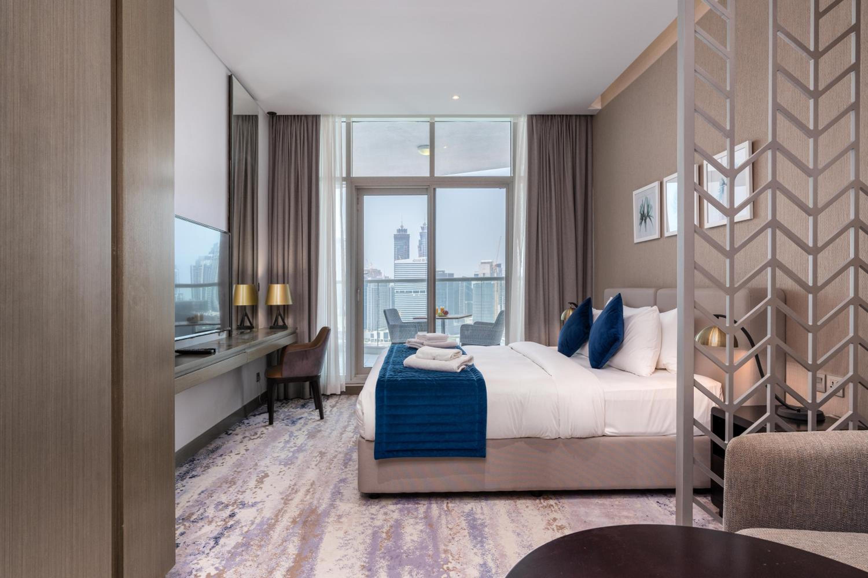 Vacay Lettings - Damac Prive studio with canal view