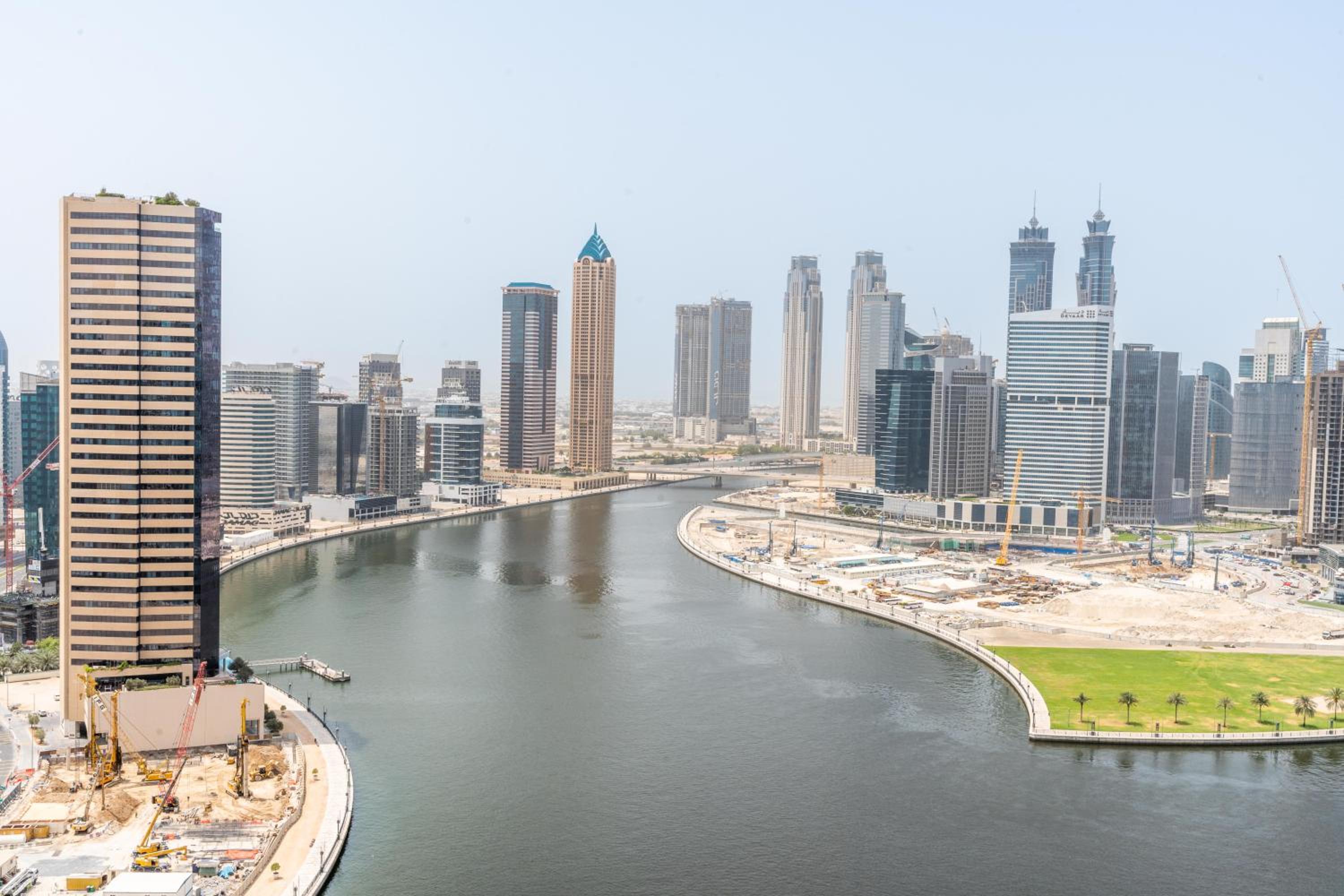 Vacay Lettings - Damac Prive studio with canal view
