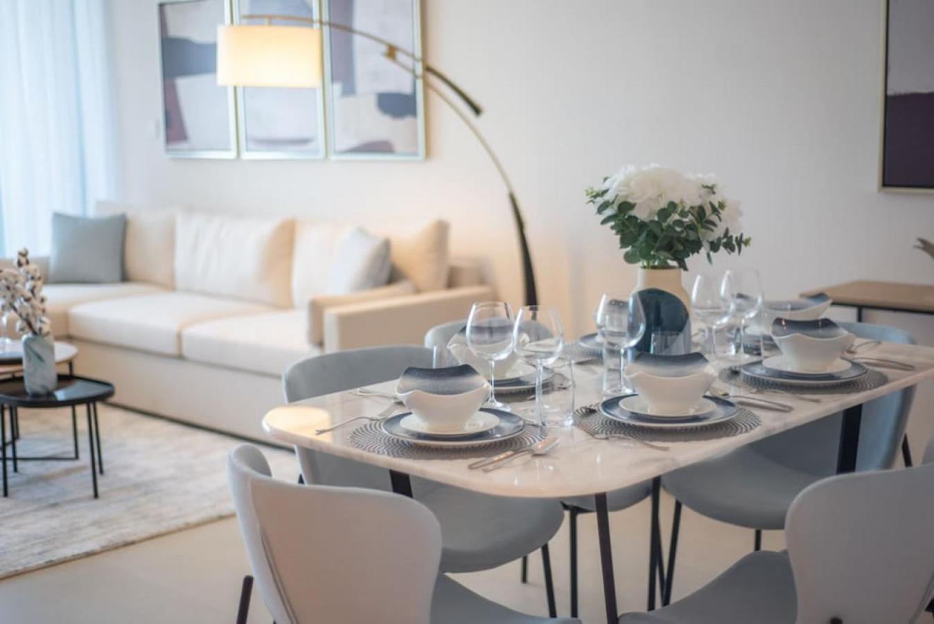 Exceptional high floor 3bed apartment by Suiteable