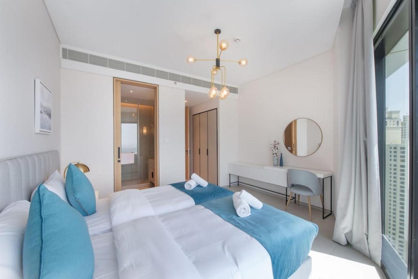 Exceptional high floor 3bed apartment by Suiteable