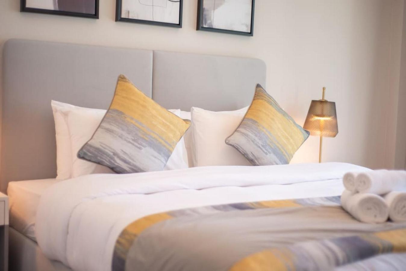 Exceptional high floor 3bed apartment by Suiteable