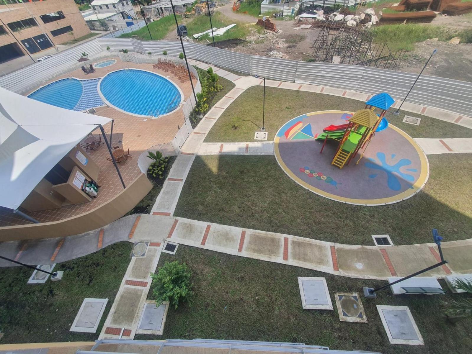Apartamento con piscina y parqueadero a 7 min del centro