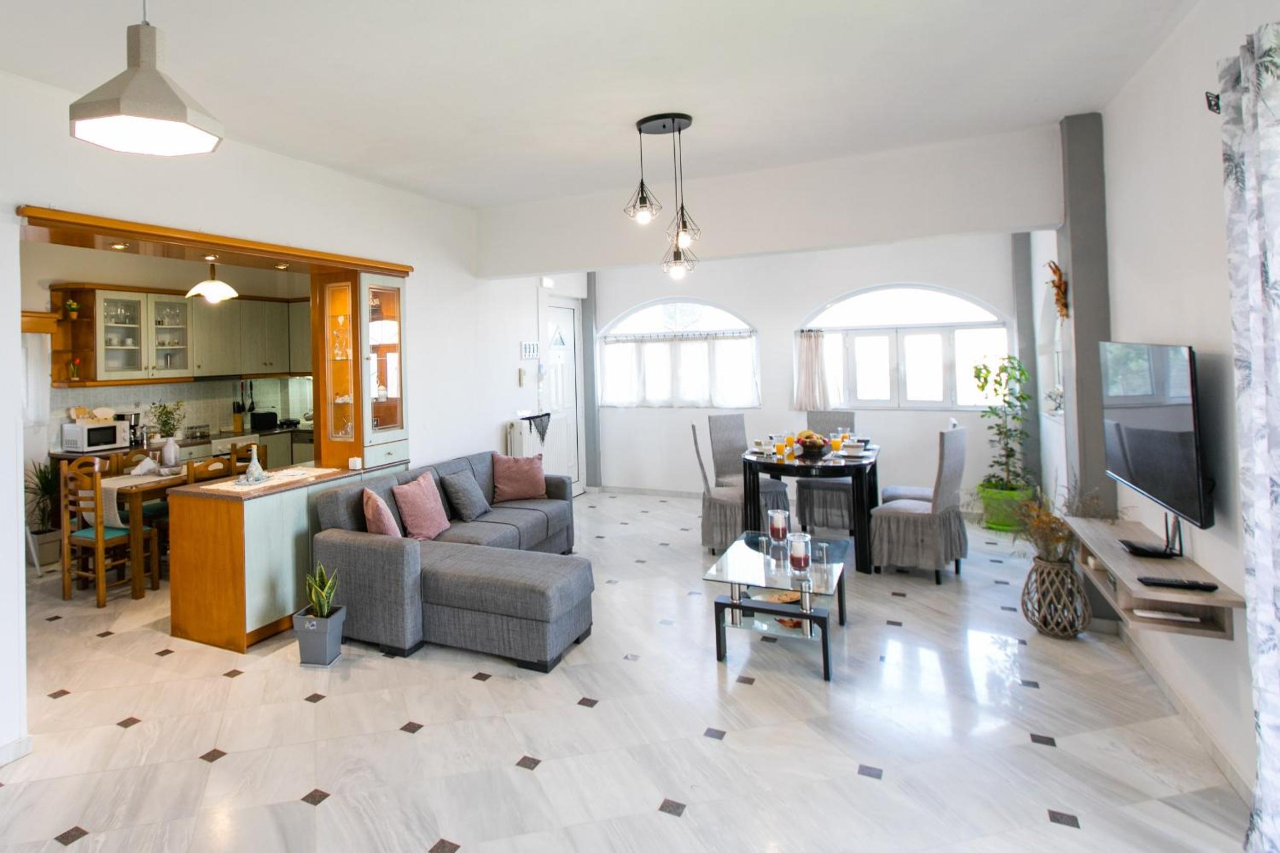 Irini's Sea View House
