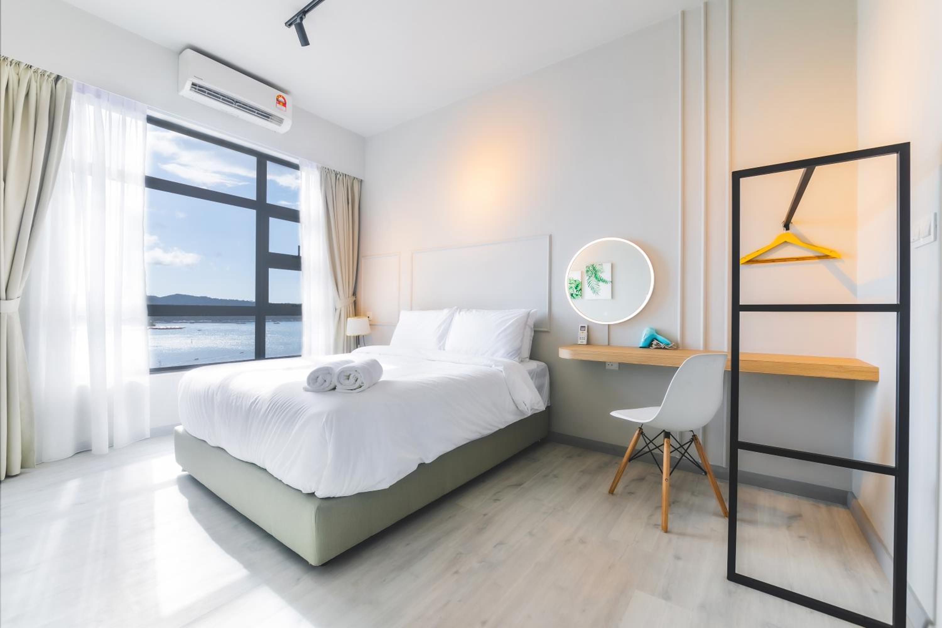Jesselton Quay seaview # Chariskey Suites photo 2