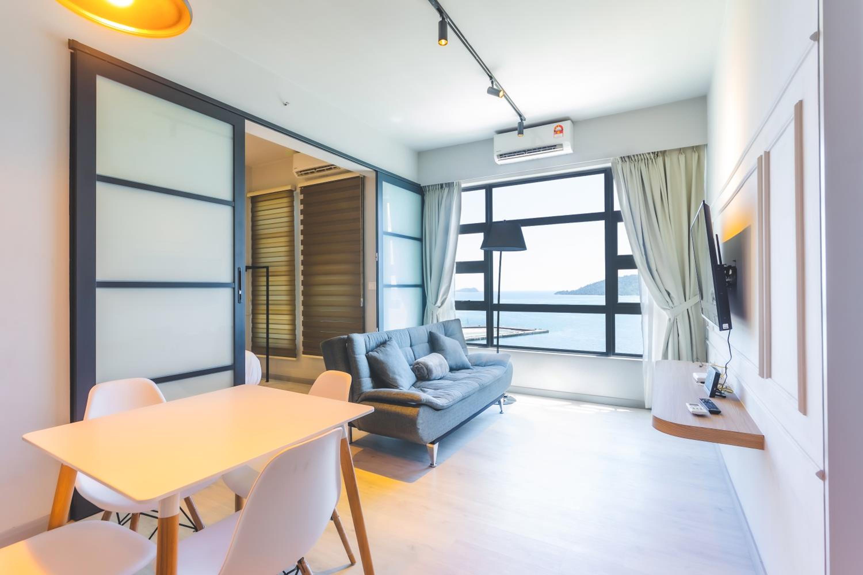 Jesselton Quay seaview # Chariskey Suites photo 3
