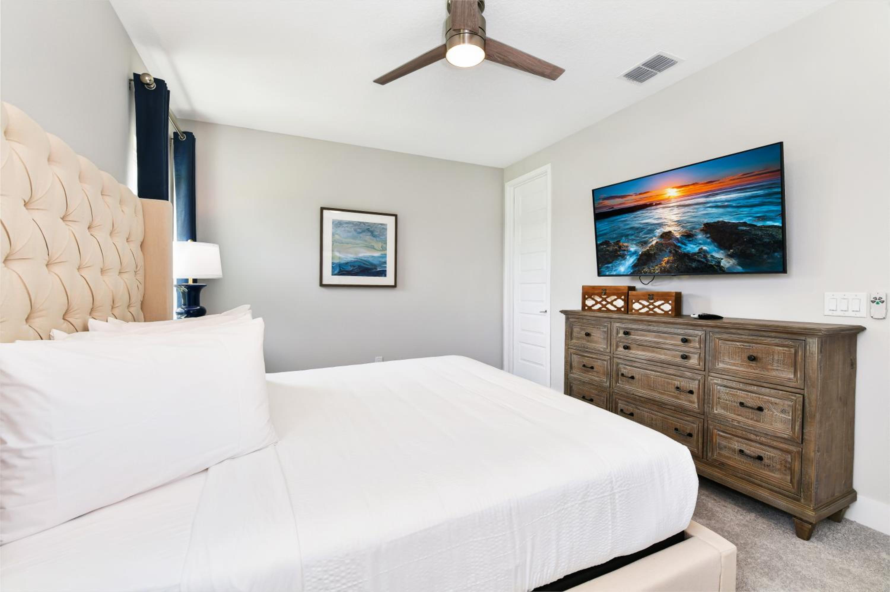 Beautiful 3 Bedroom Townhouse Near Disney with Amenities - 780DR