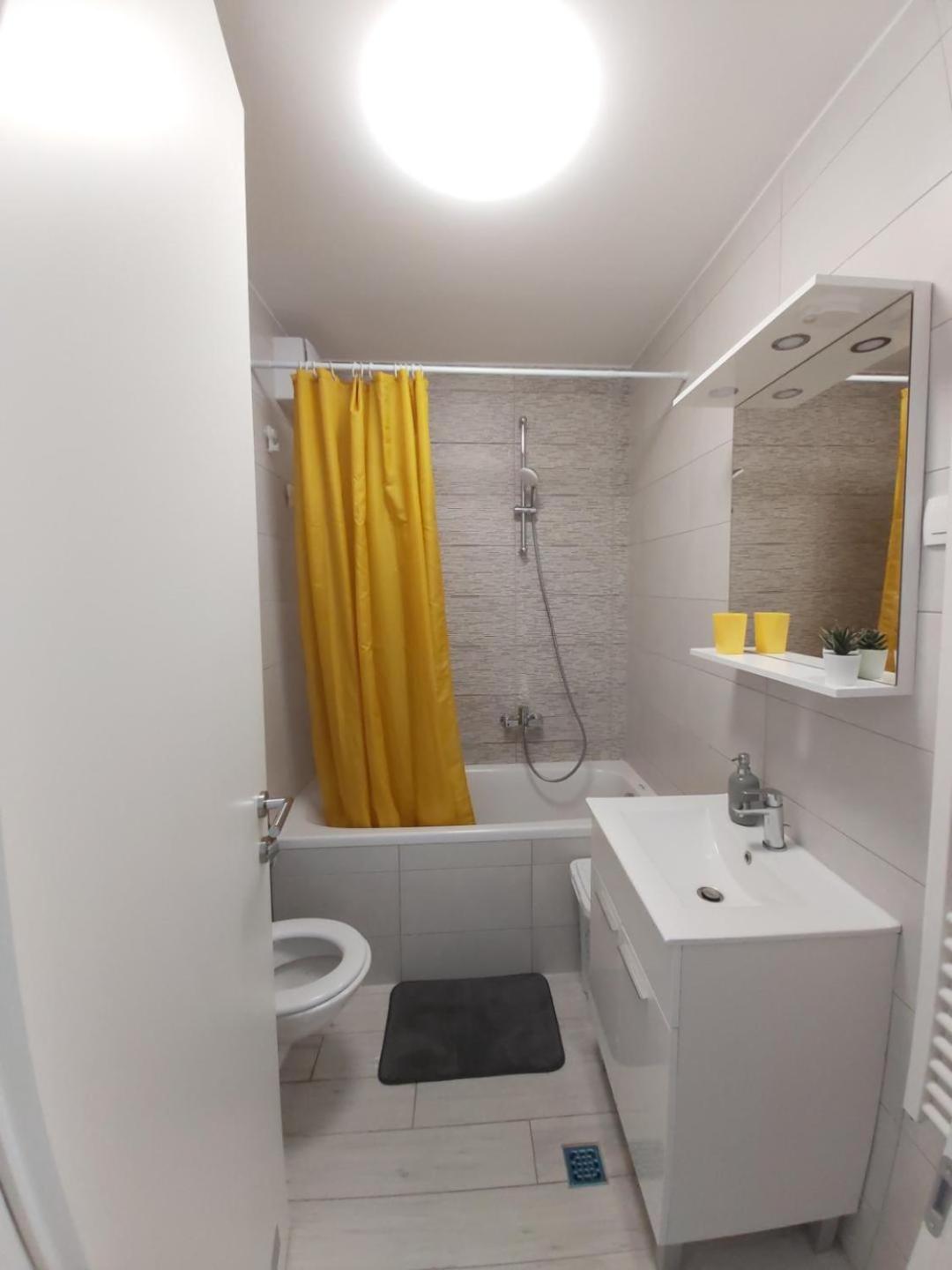 Apartman Ana Iadera with balcony and parking