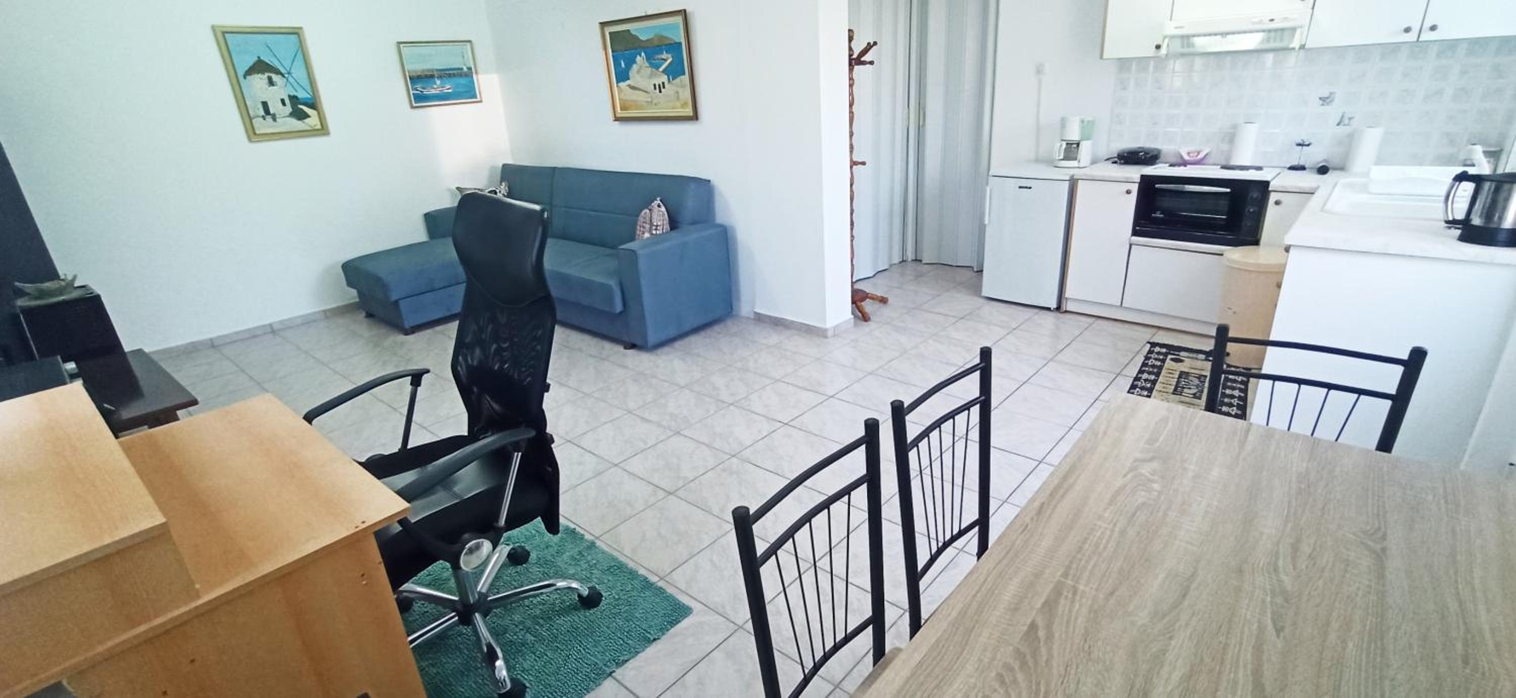 Maris Full Apartment with Roof Garden Access