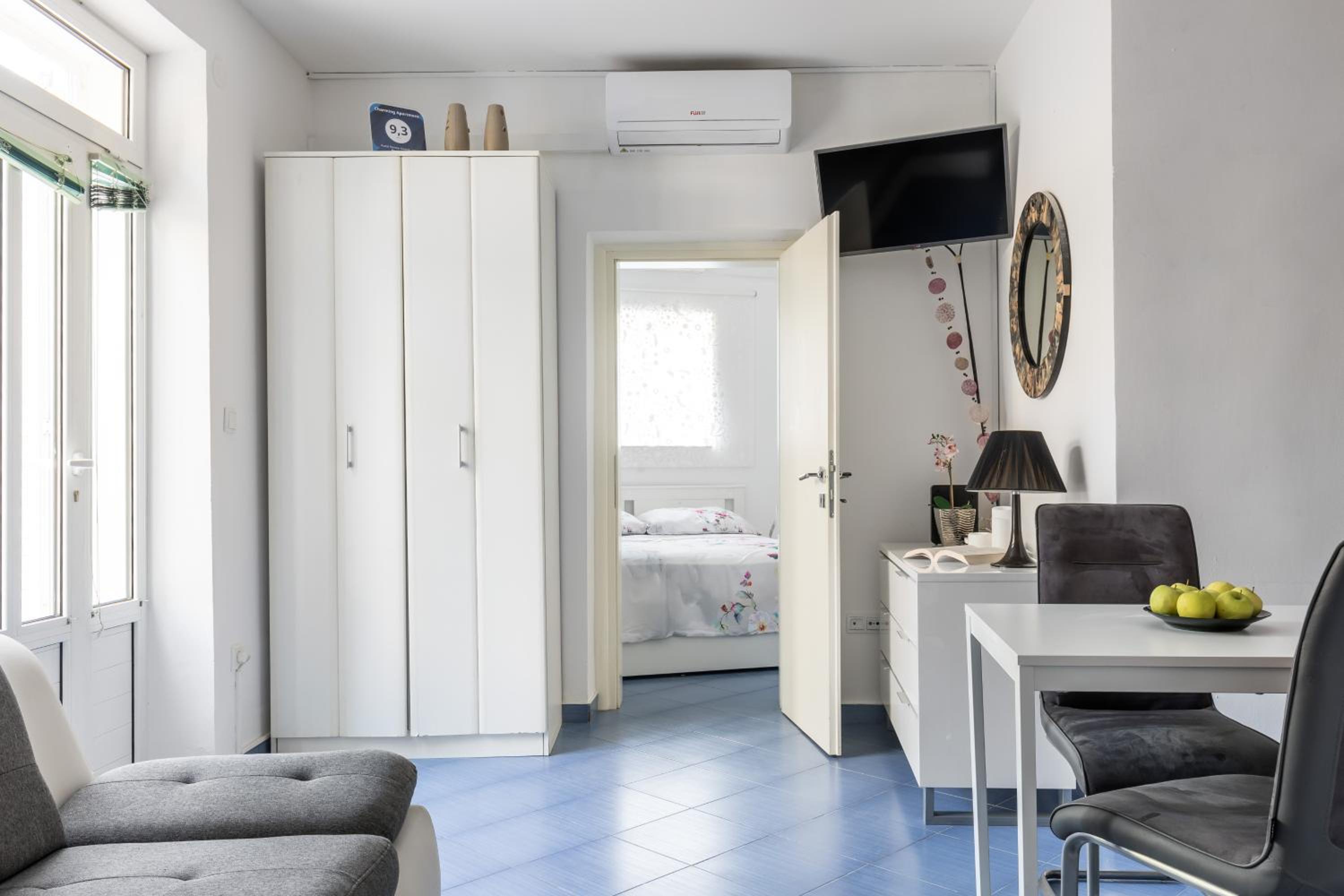 Charming Apartment view 4