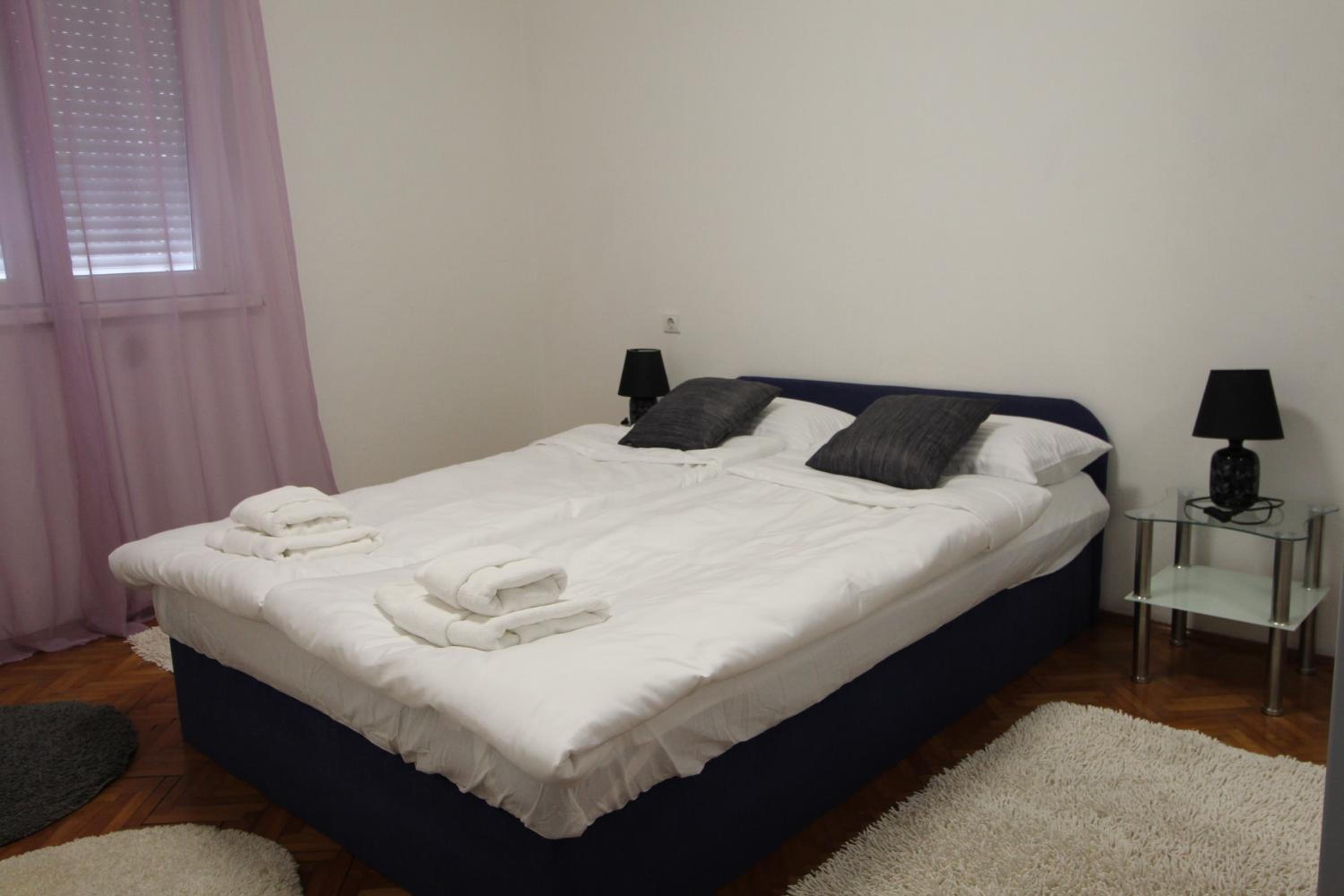 Apartment Matijas, 3 bedroom apt with terrace and PARKING