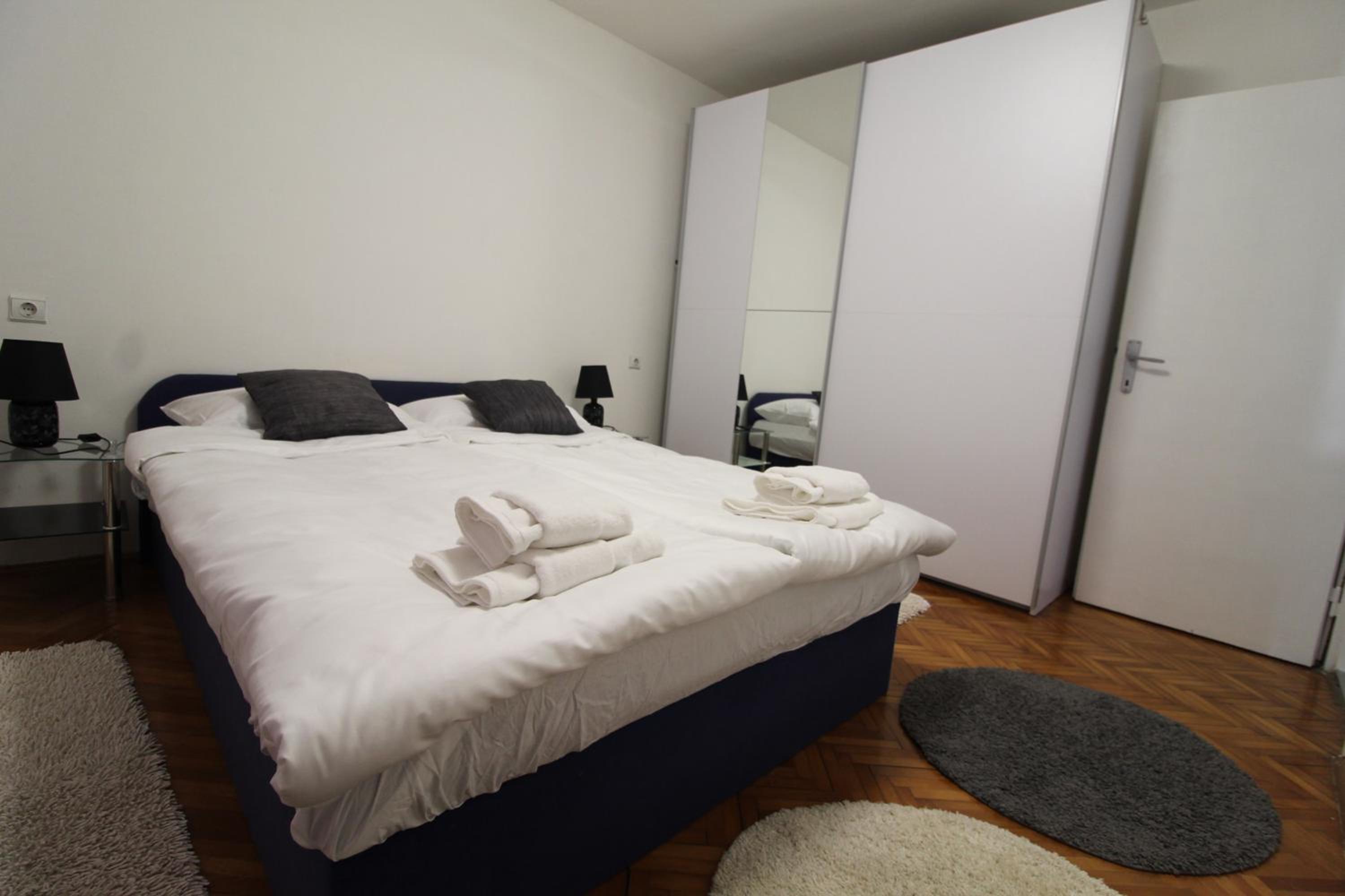 Apartment Matijas, 3 bedroom apt with terrace and PARKING
