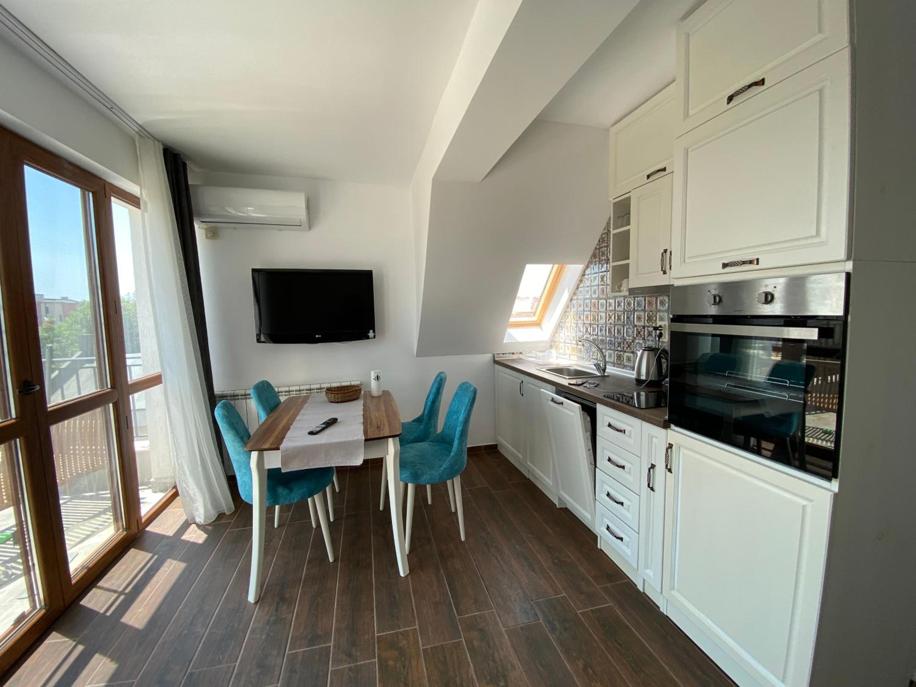 Villa Aqua Family Hotel