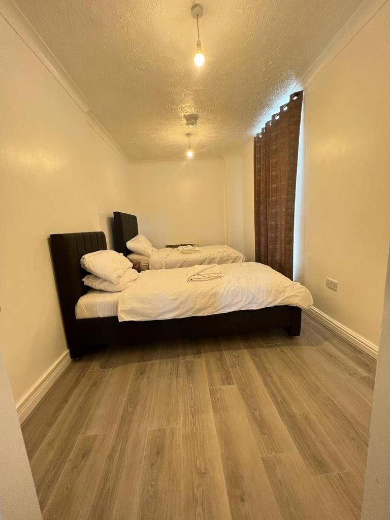 Spacious Entire Flat, 1