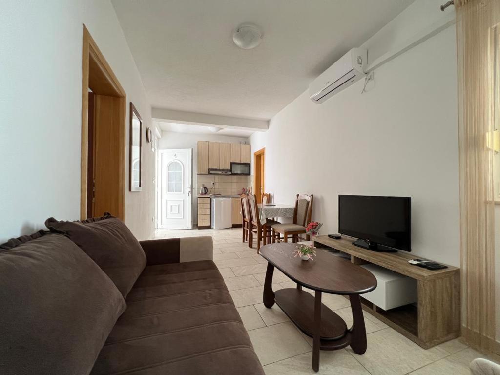 Apartments Obad
