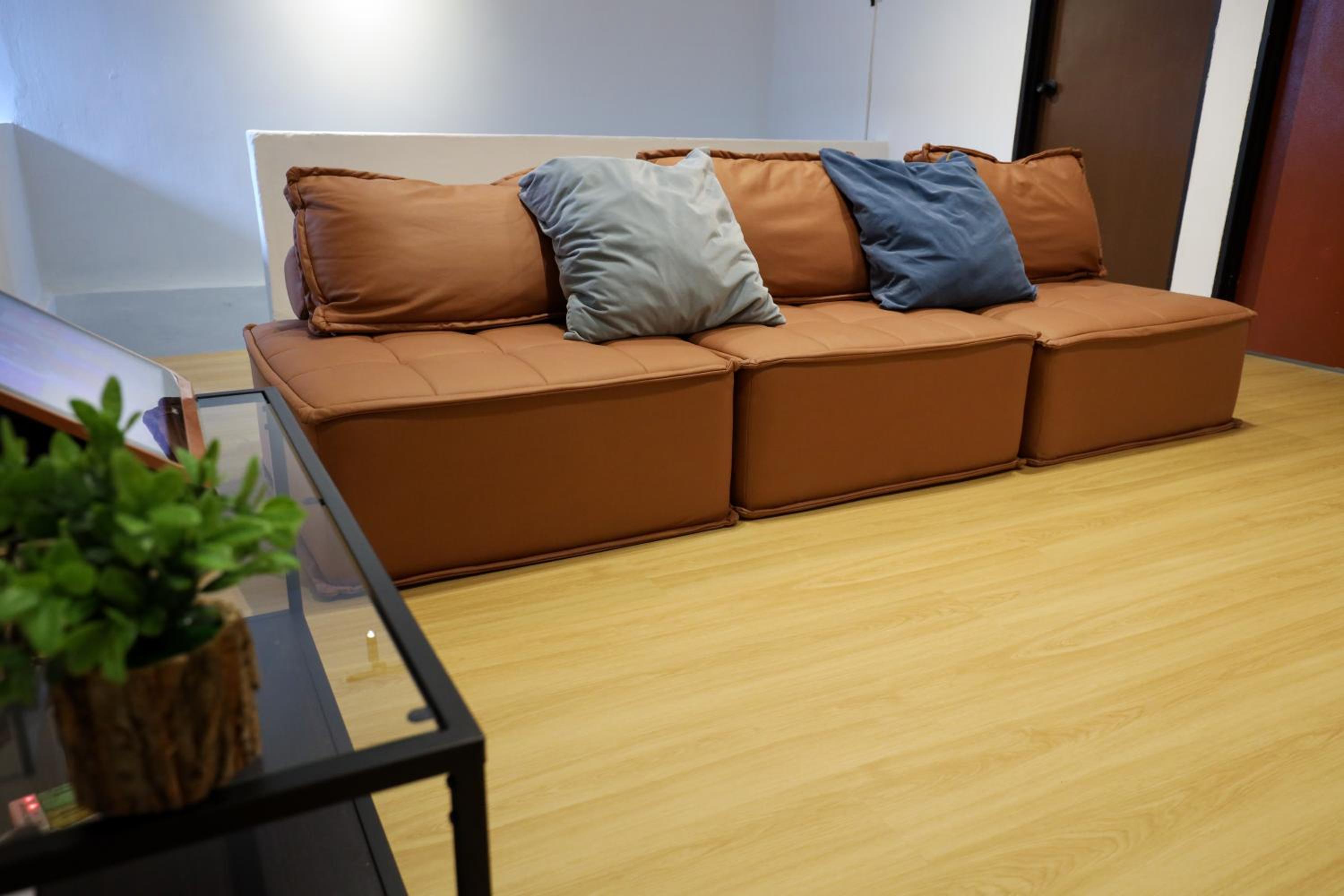 Cozy Homestay with Karaoke System & Pool Table