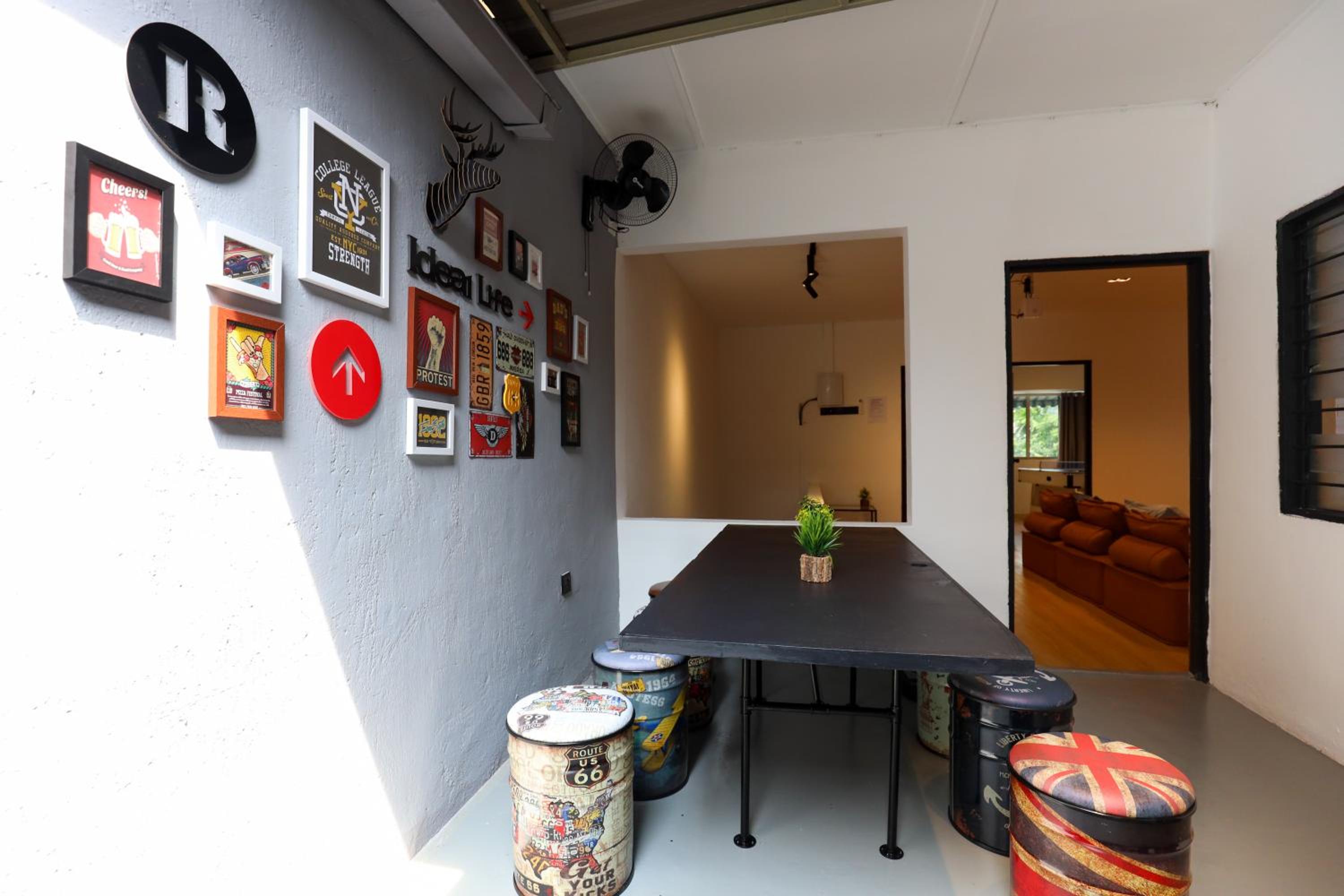 Cozy Homestay with Karaoke System & Pool Table