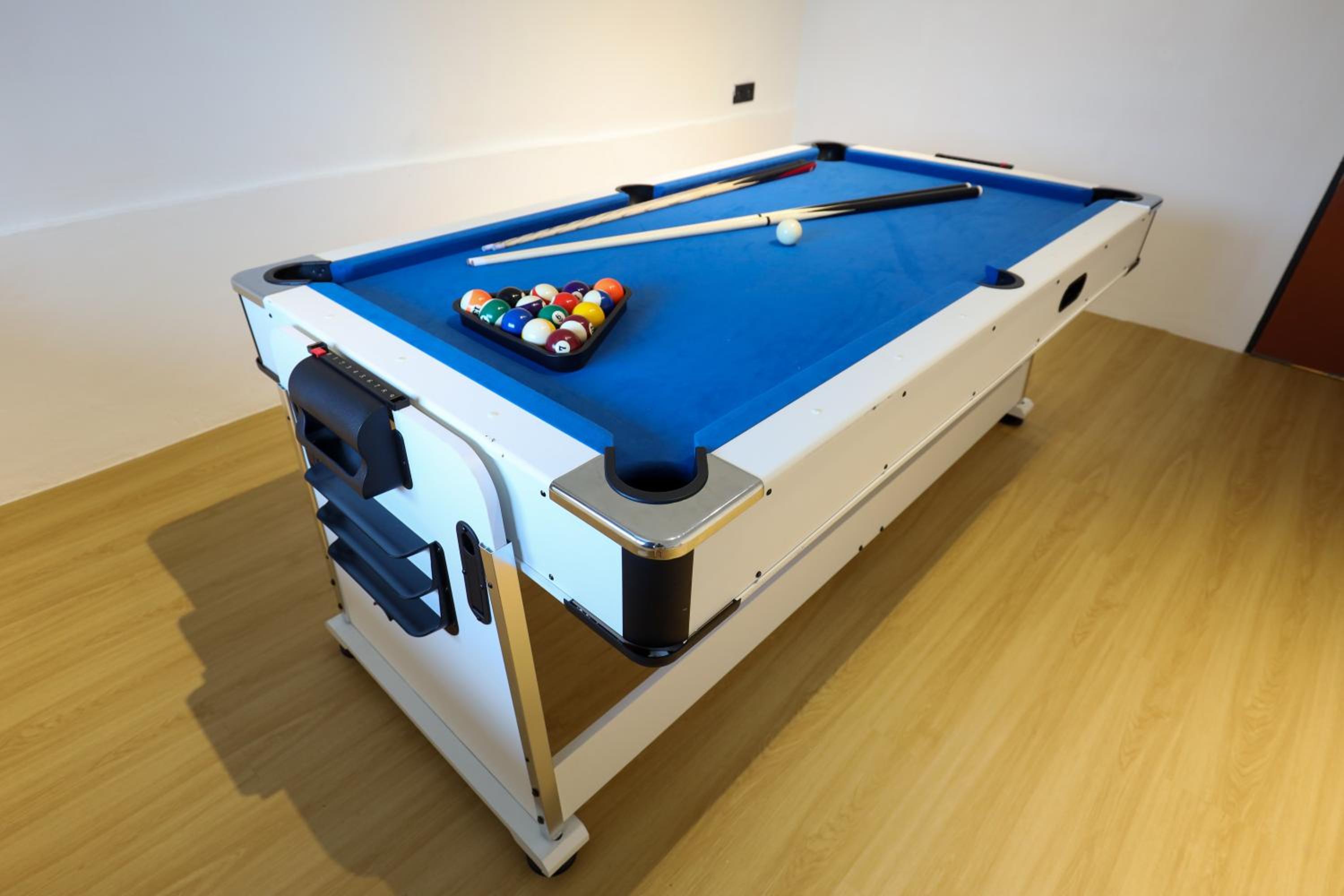 Cozy Homestay with Karaoke System & Pool Table