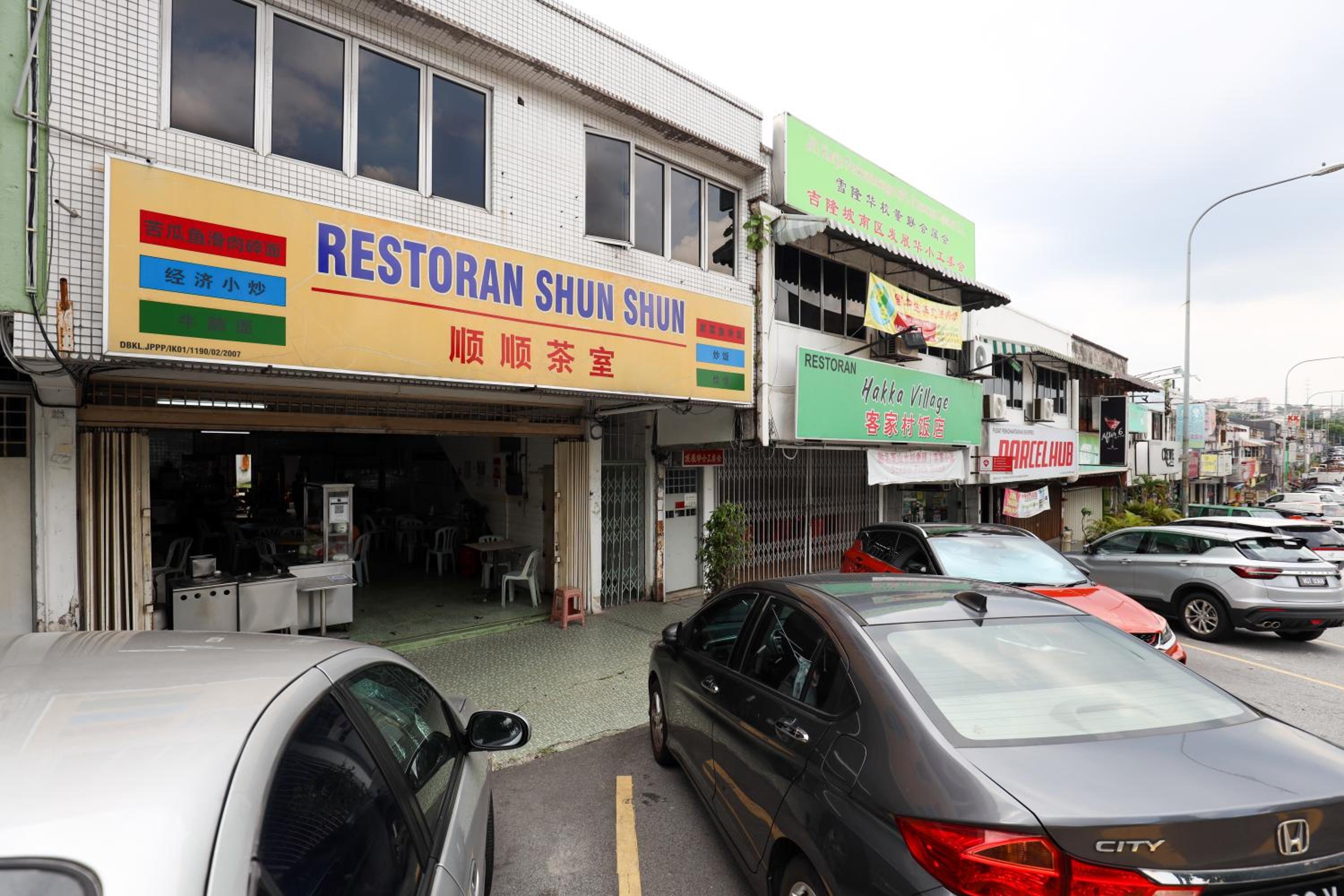 Cozy Homestay with Karaoke System & Pool Table