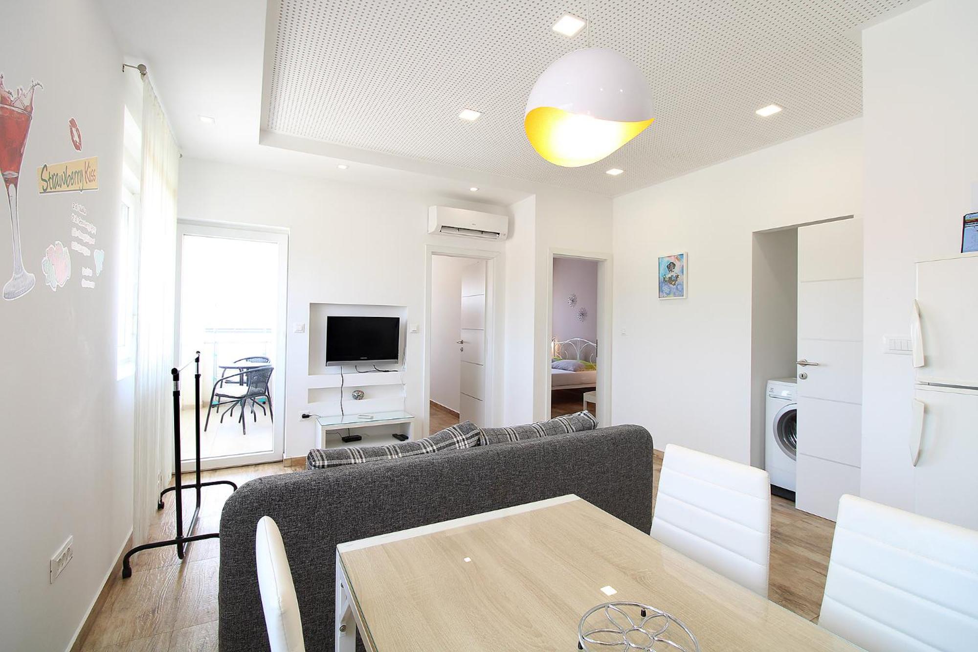 Apartments Miro 2185 view 2