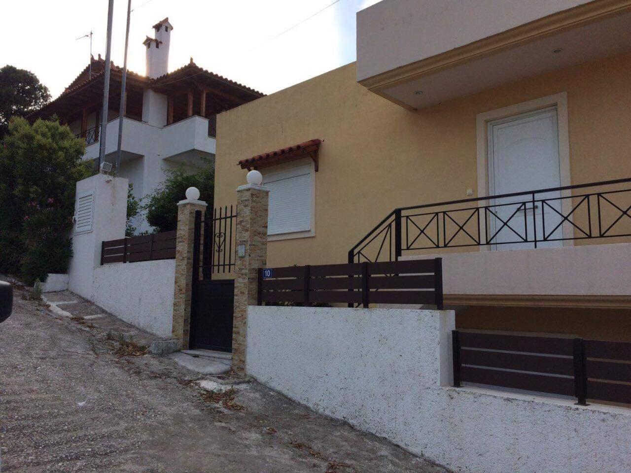 Relaxing family house with garden in Avra, Rafina