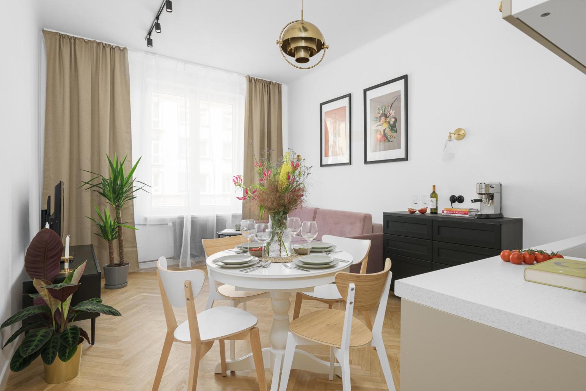 oompH Warsaw Central Stylish Vintage Apartment view 5