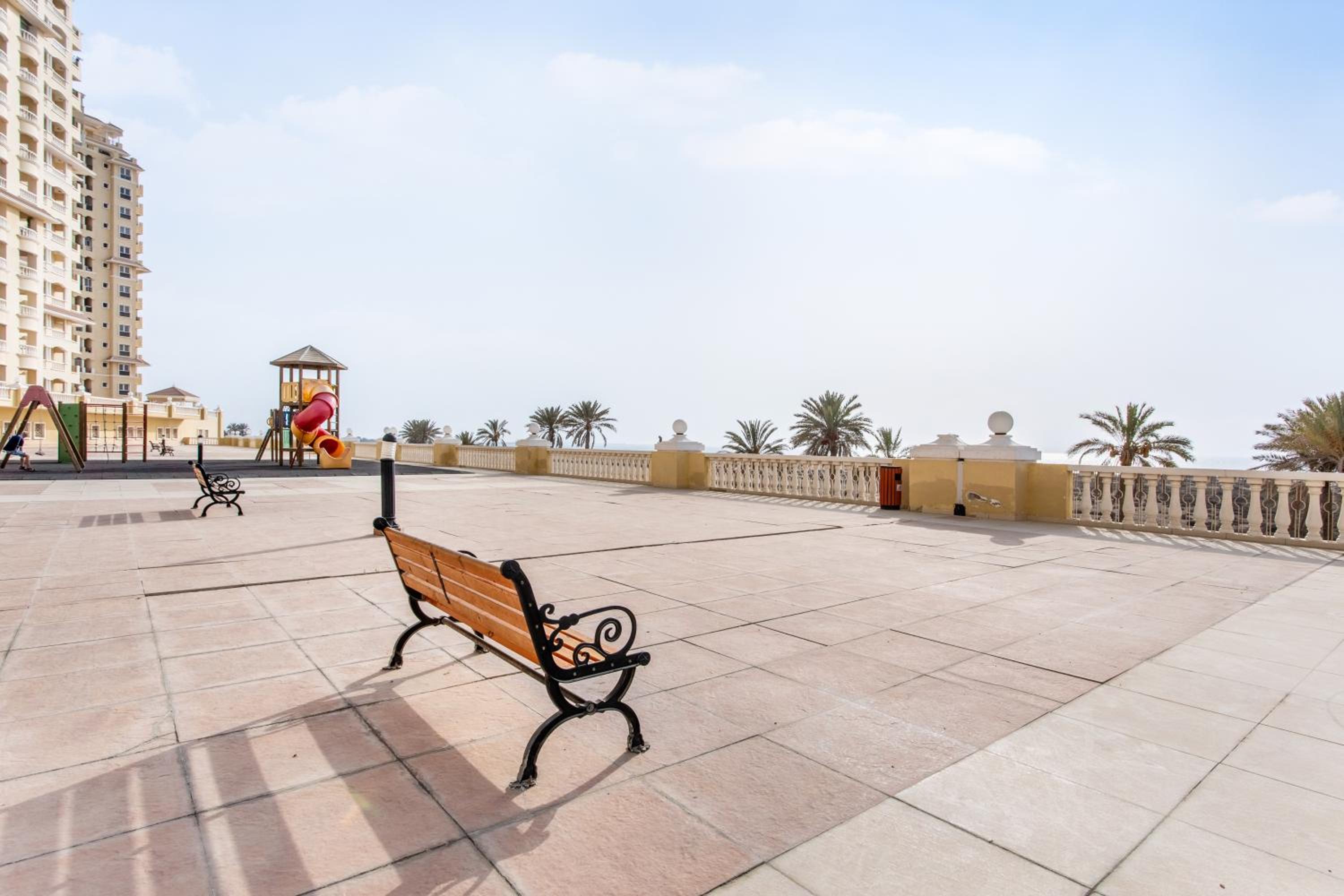 Live and experience a stunning Sea View Studio