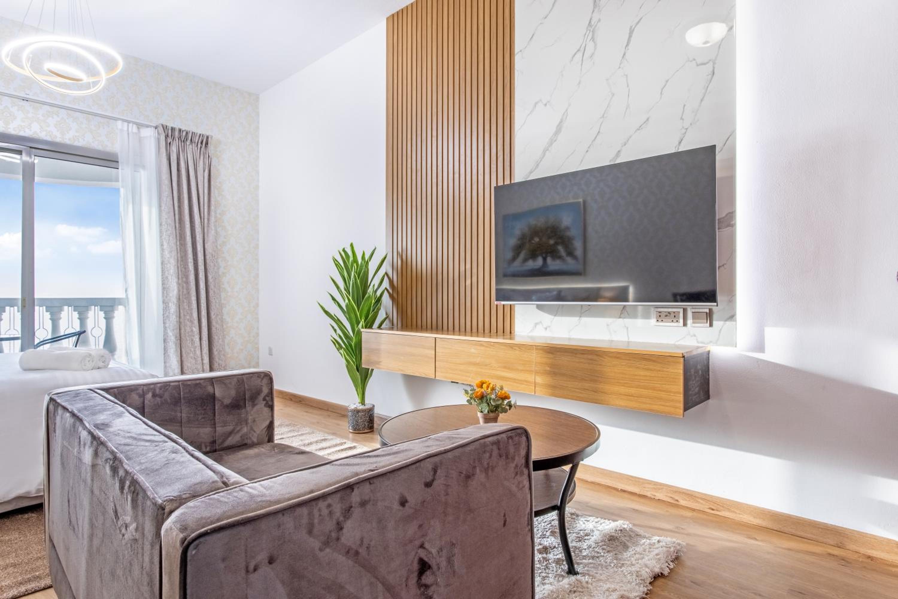 Live and experience a stunning Sea View Studio