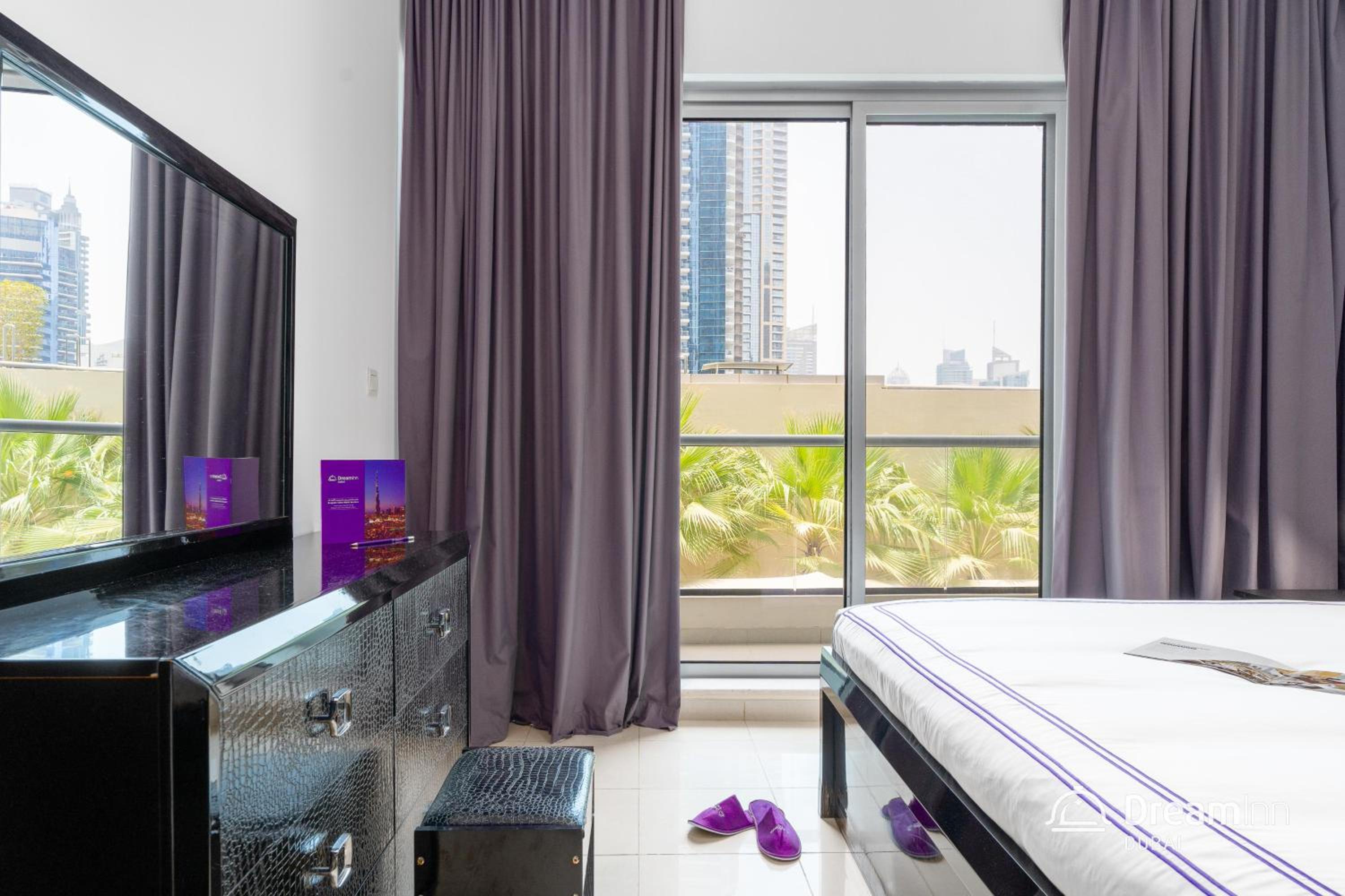 Dream Inn Apartments - Bay Central