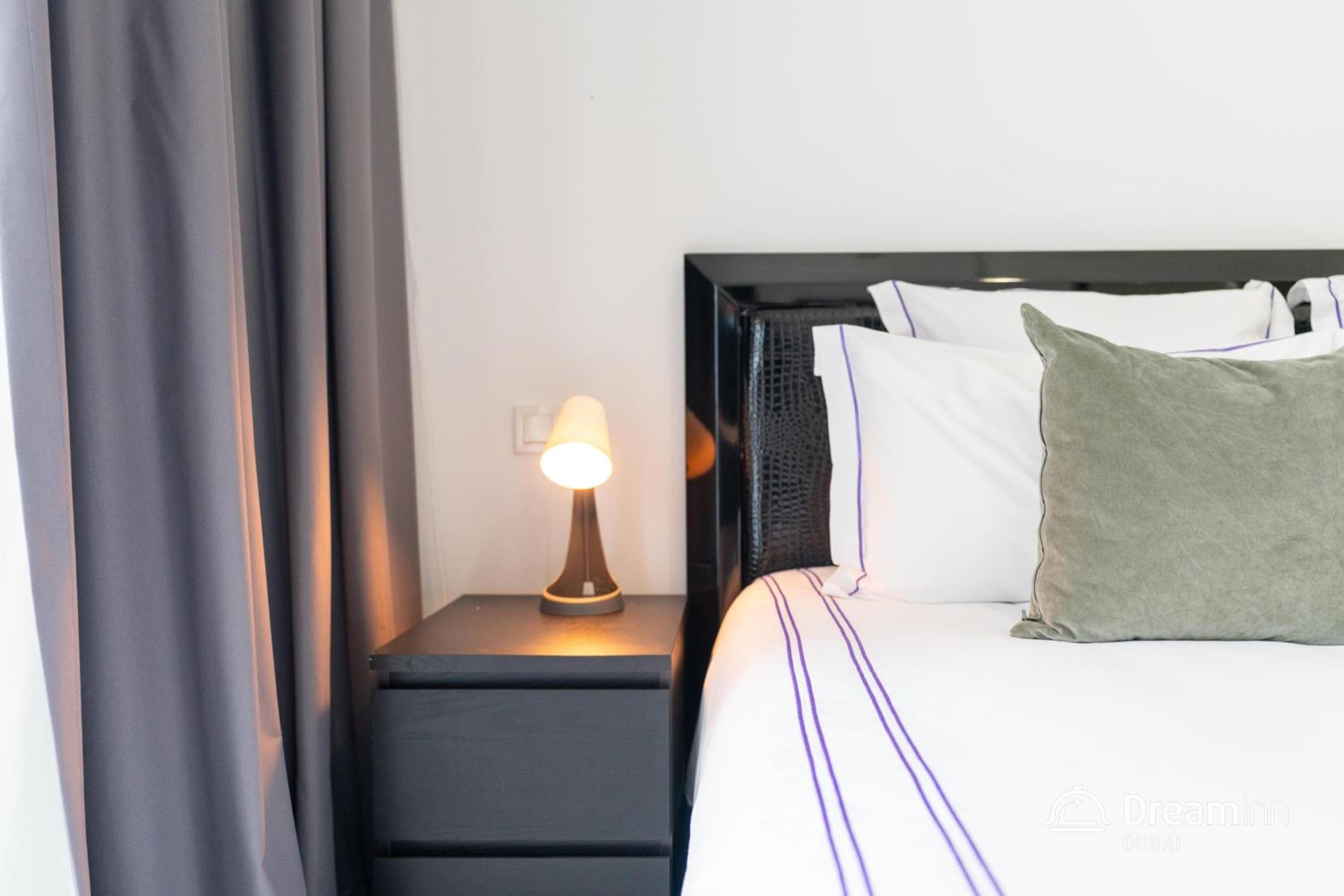 Dream Inn Apartments - Bay Central